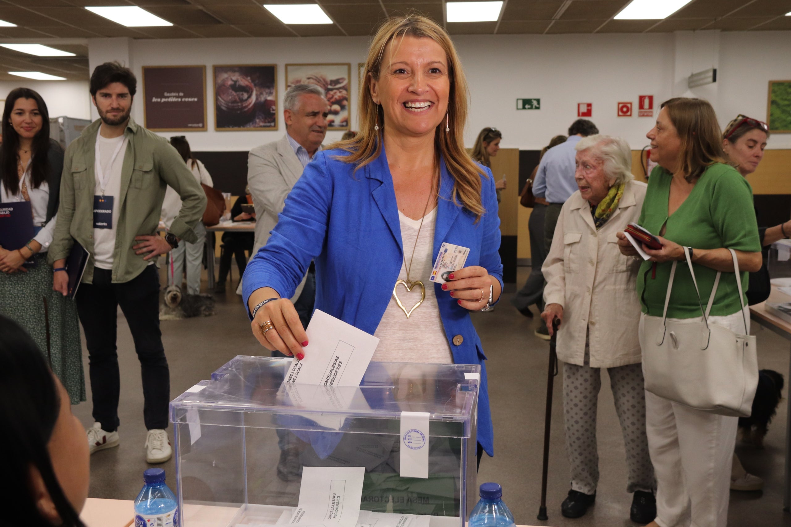 Eva Parera votant aquest diumenge / Maria Asmarat (ACN)
