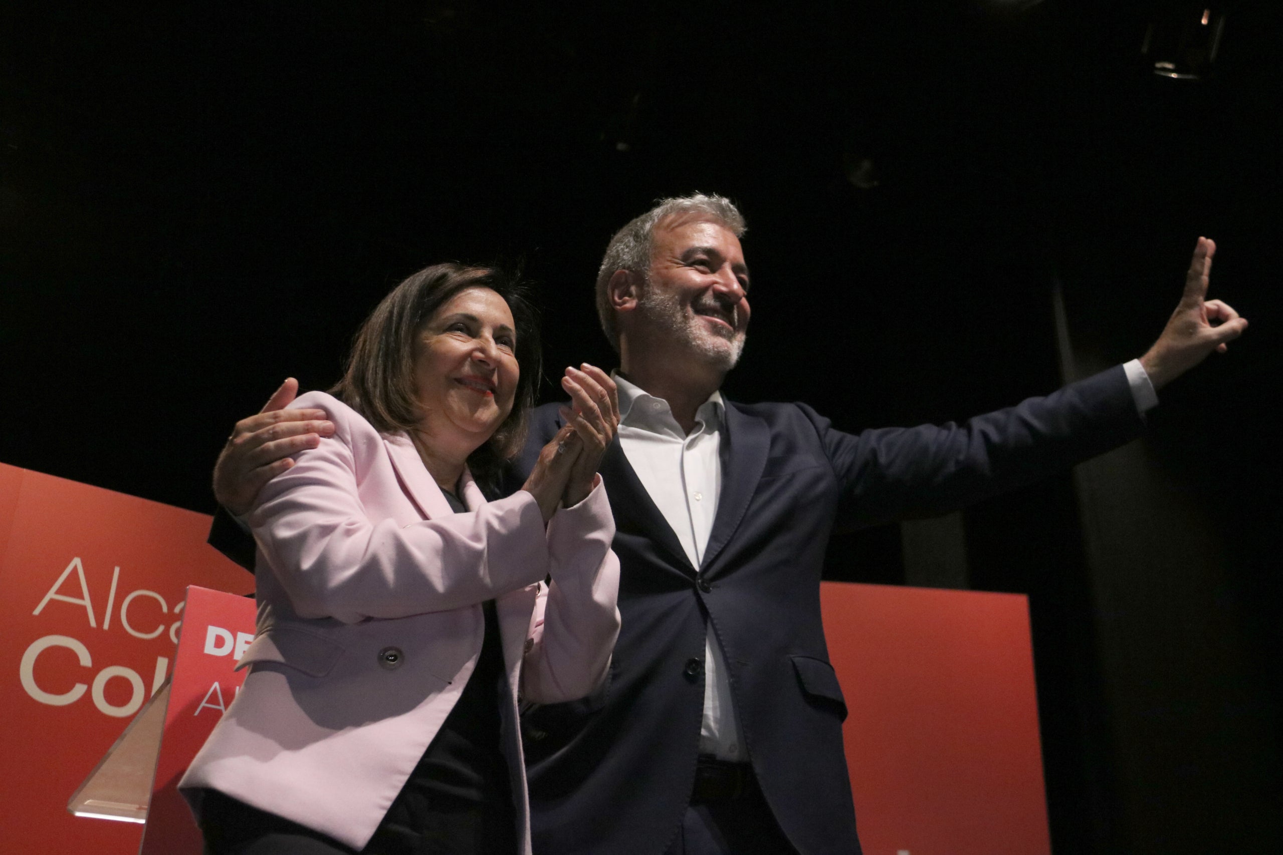 L'alcaldable del PSC, Jaume Collboni, i la ministra de Defensa, Margarita Robles, en un acte de campanya a Gràcia / ACN