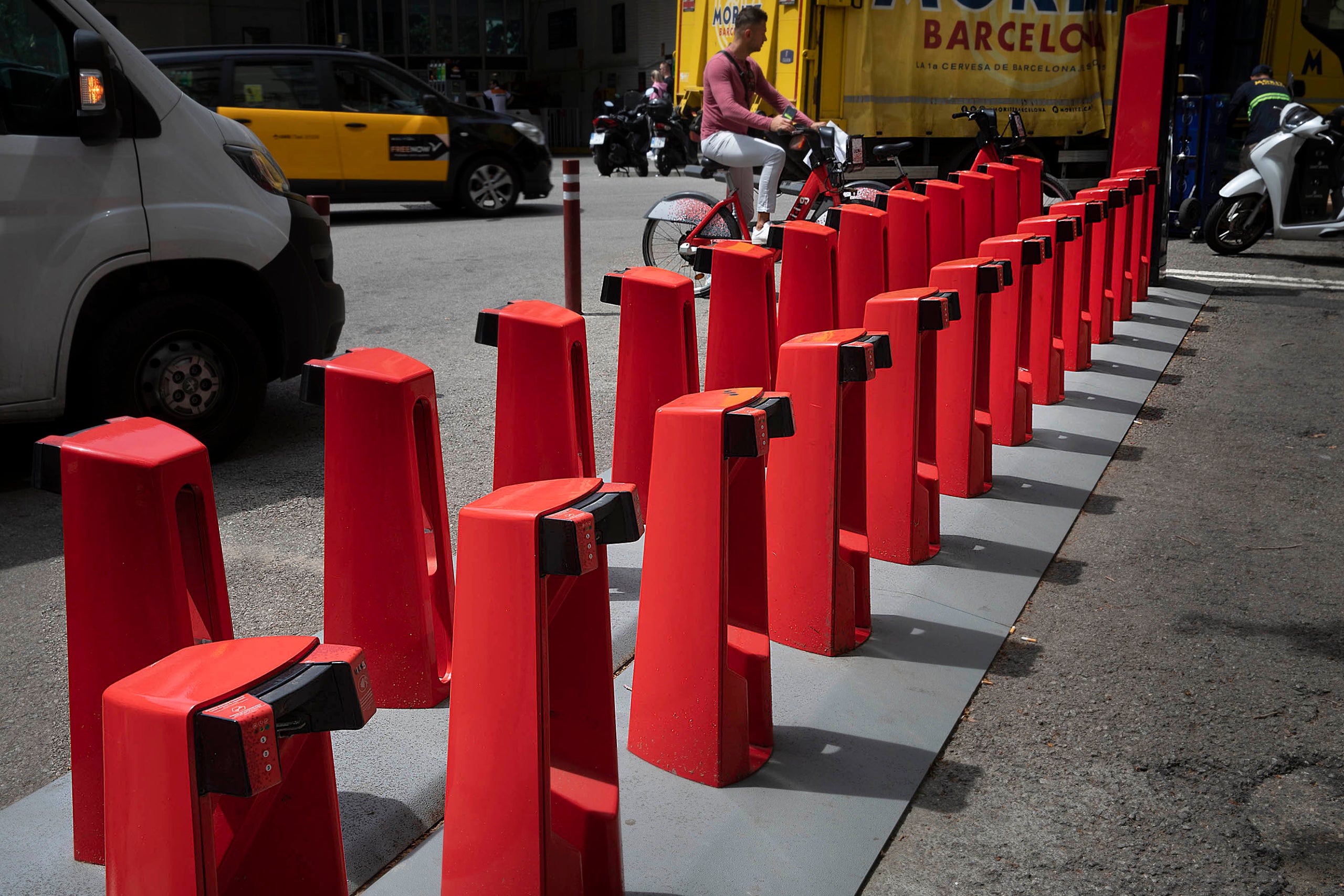 Estació de Bicing a l'Eixample pràcticament buida / Jordi Play