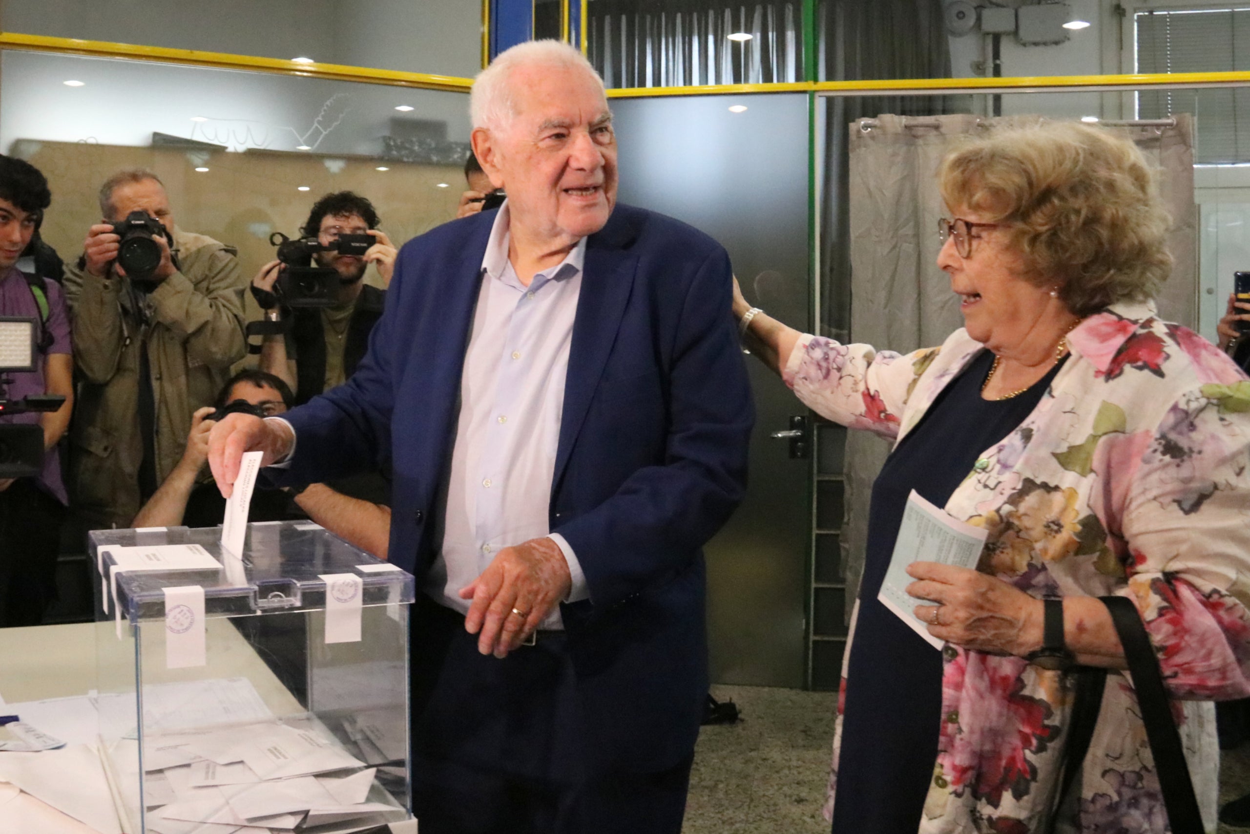 Ernest Maragall votant aquest diumenge / Bernat Vilaró (ACN)