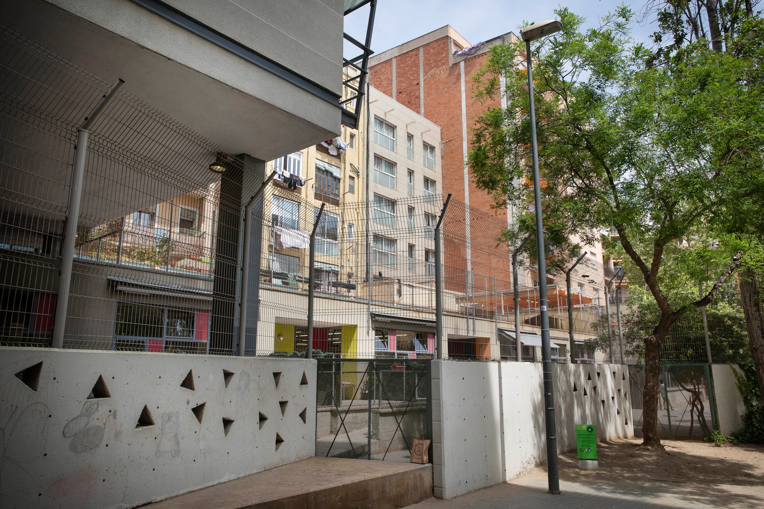 L'Escola Carlit, situada al barri de la Dreta de l'Eixample / Jordi Play