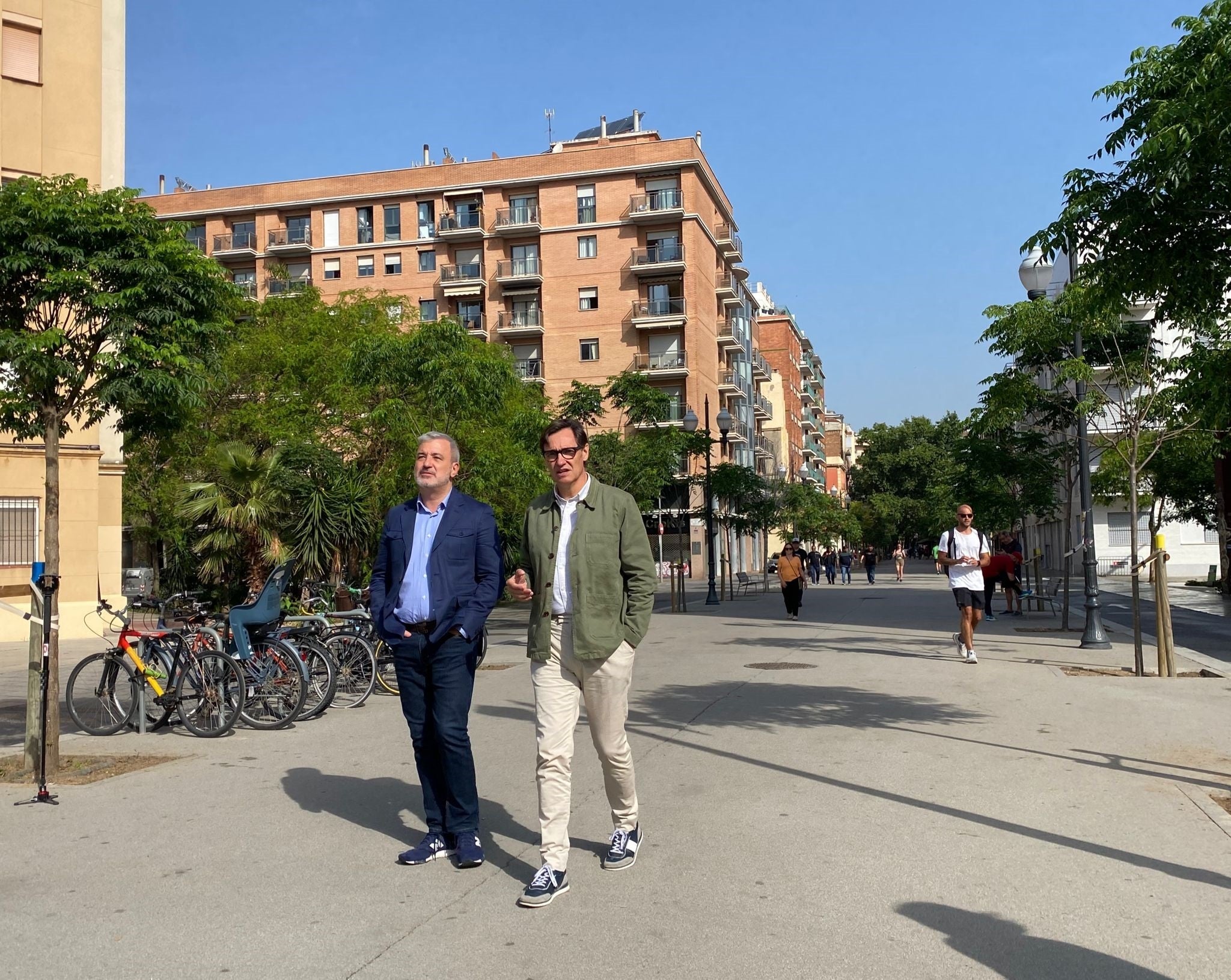Jaume Collboni i Salvador Illa passejant pel Poblenou Aquest dissabte / Europa Press