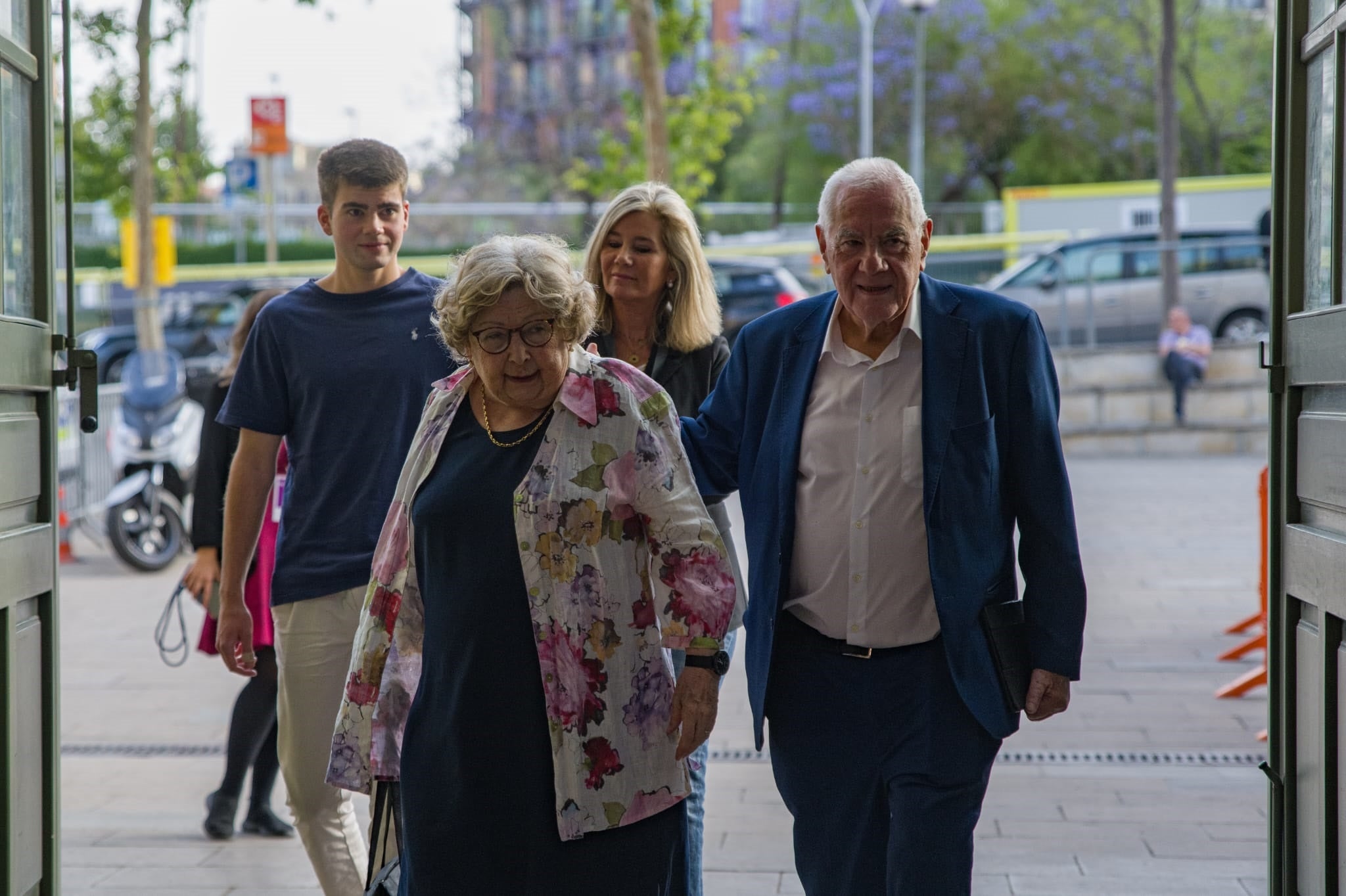L'alcaldable Ernest Maragall arriba a l'estació del Nord, seu electoral d'ERC/Lorena Sopena
