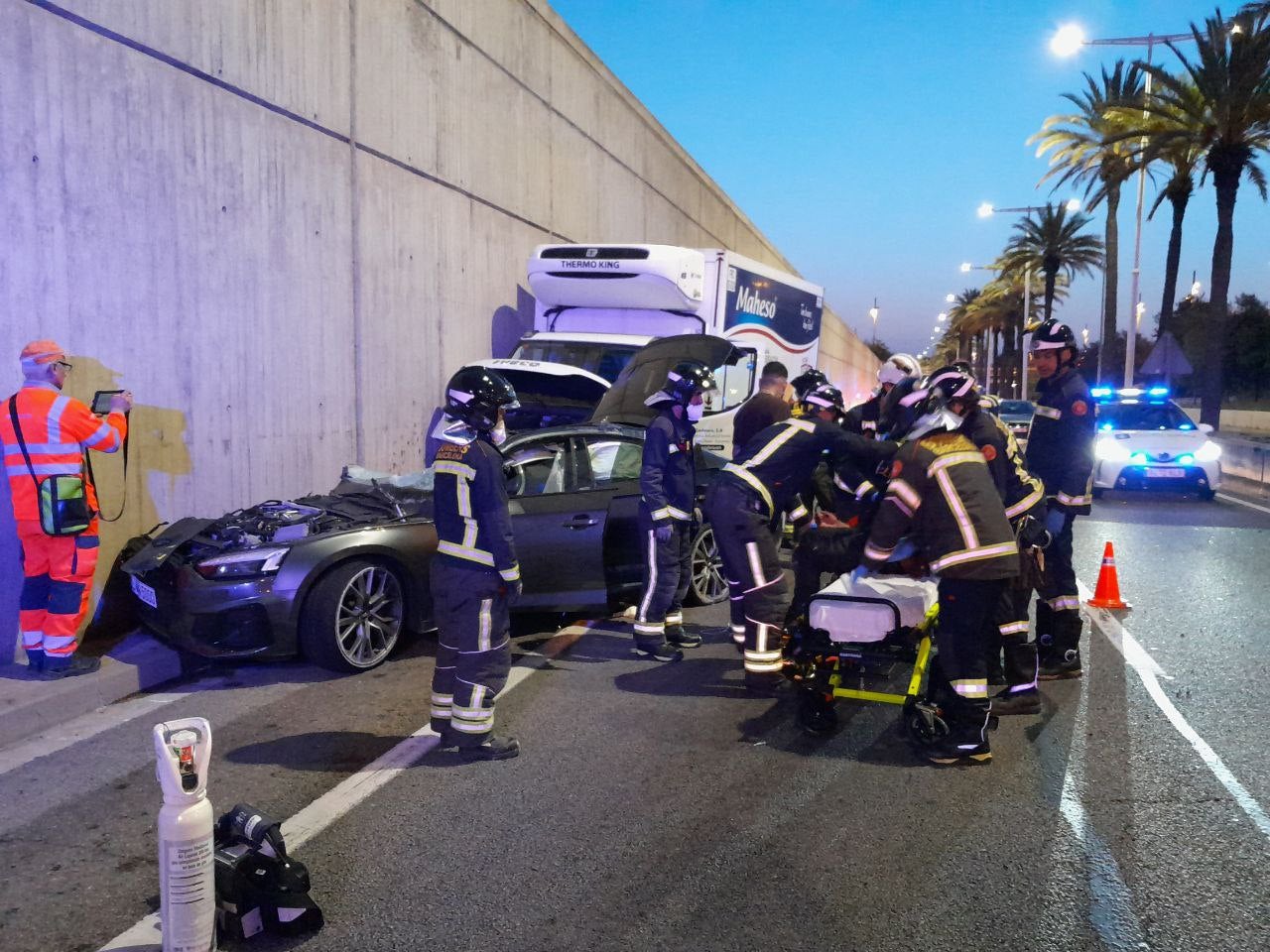 L'accident d'aquest dissabte al matí a la ronda del Litoral / Bombers de Barcelona