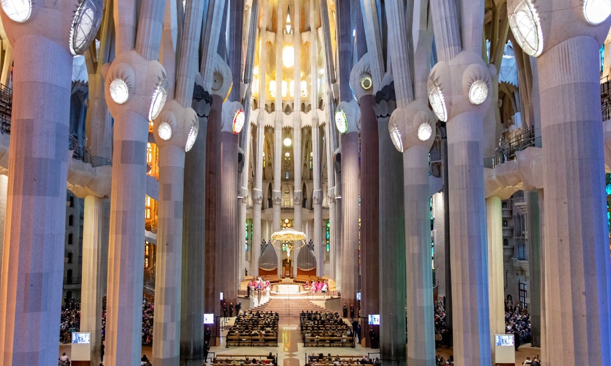 La Sagrada Familia por dentro de | Europa Press