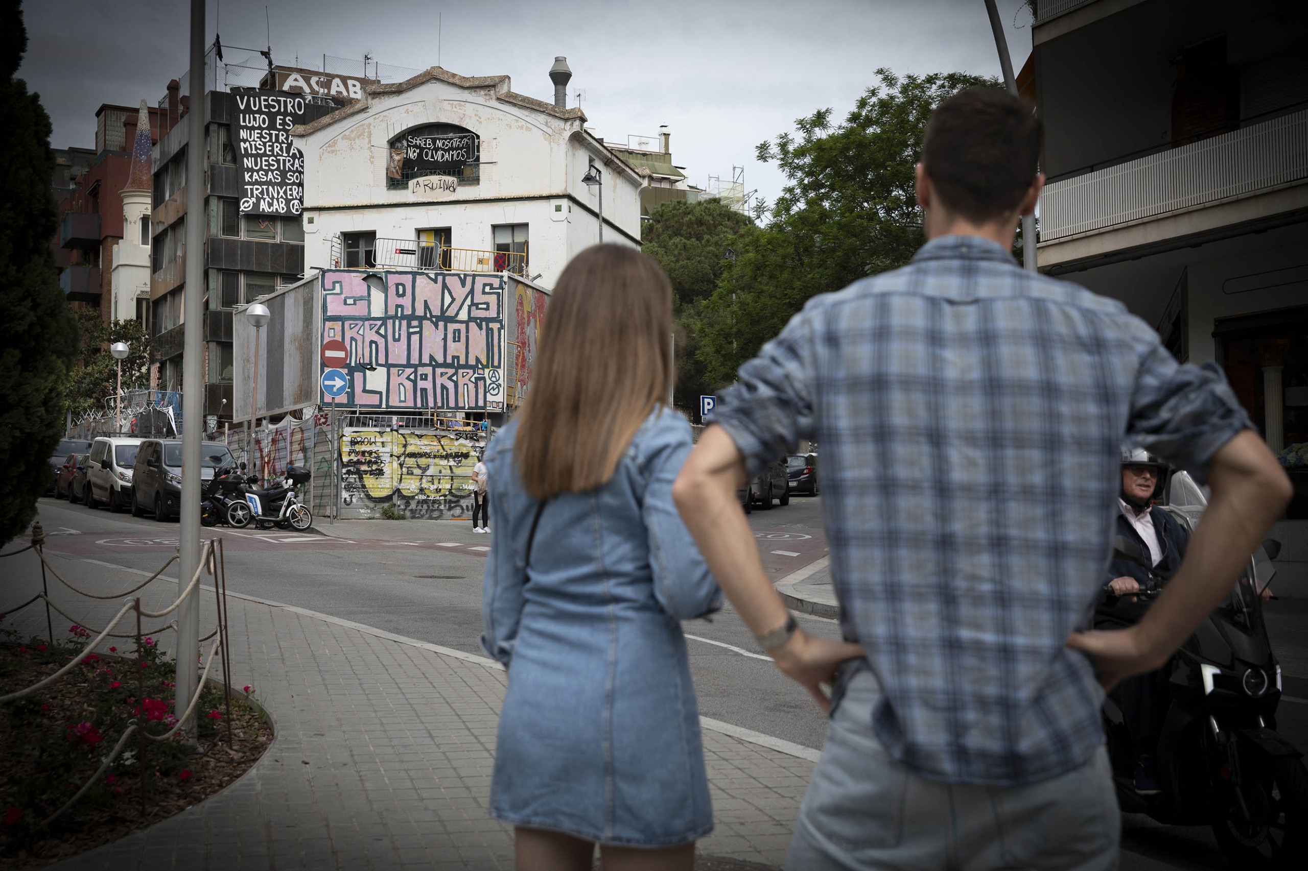 Casas okupades: La Ruina y lo Kubo en la plaza Bonanova. Okupas vivienda