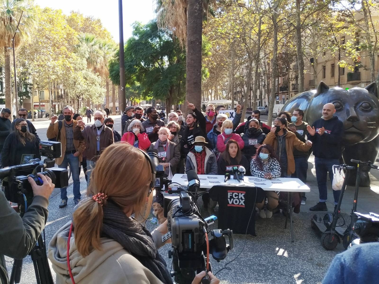 Una imatge d'arxiu dels veïns del Raval oferint una roda de premsa per explicar el seu cas / Twitter: @ravalvsvox