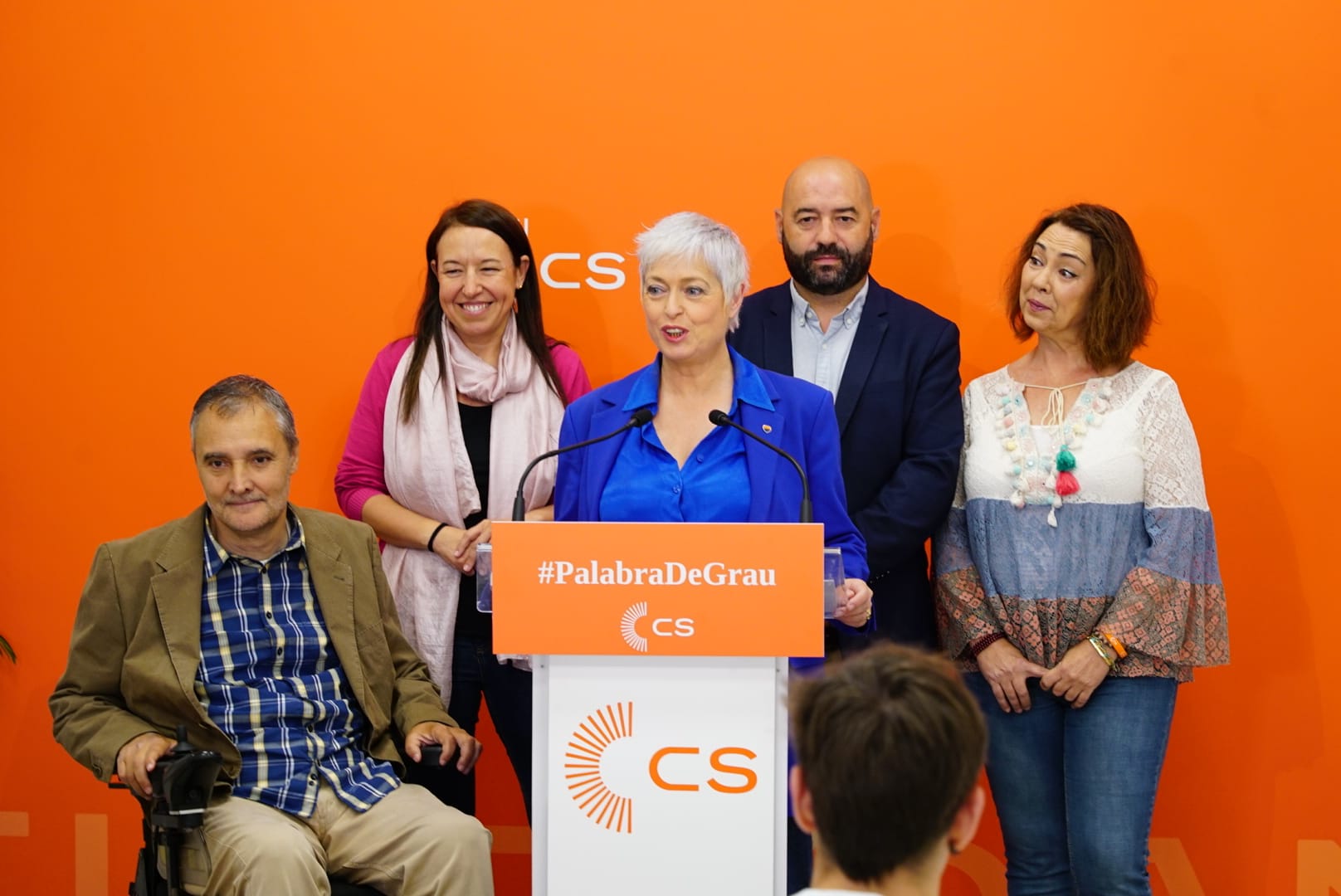 Els cinc primers membres de la llista, amb Anna Grau al centre, aquest matí | Cs