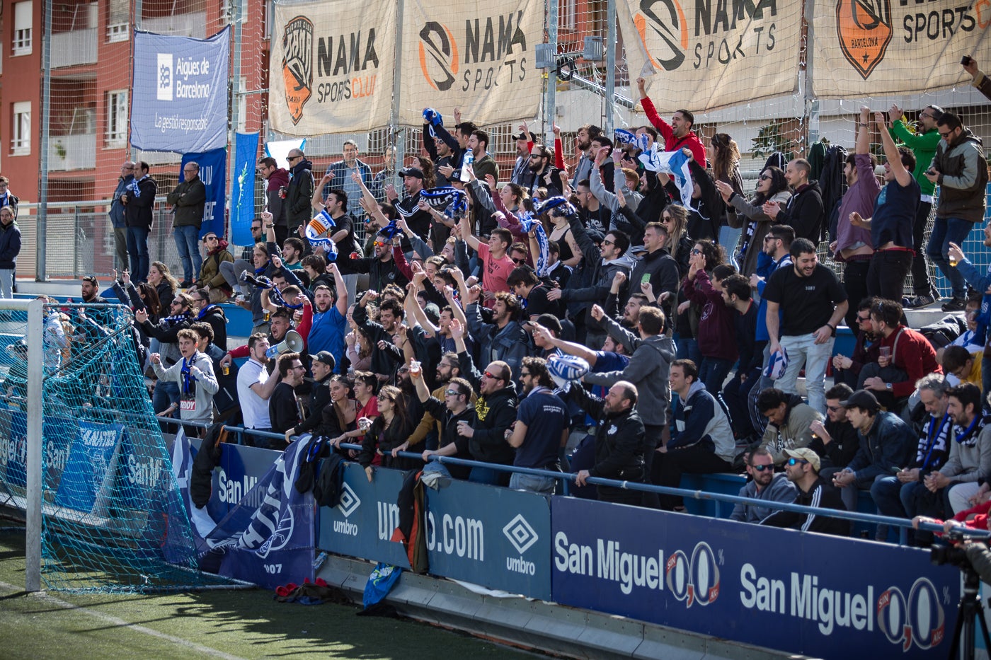 L'afició de l'Europa en un partit al Nou Sardenya | La Mira (Sira Esclans Cardona)