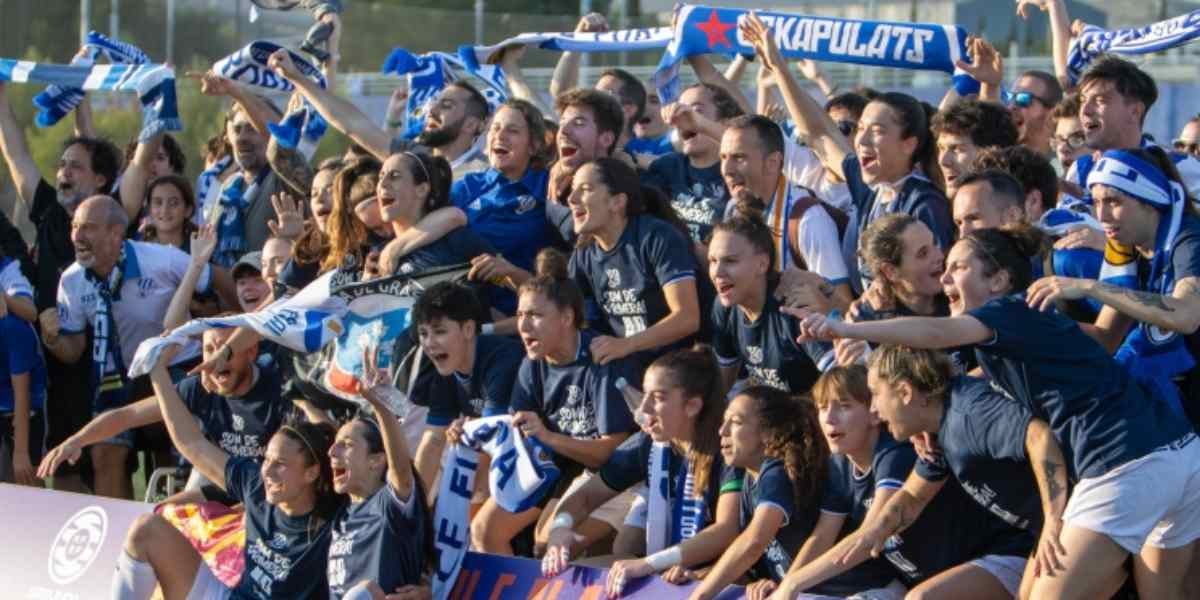 La plantilla del primer equip femení celebra l'ascens a Primera RFEF | CE Europa
