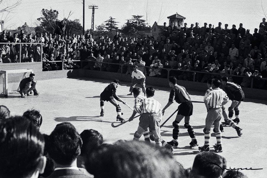 Un partido de la sección de hockey patines del RCD Espanyol del año 1949 | Facebook (Historia Hockey Patinas del RCD Espanyol)