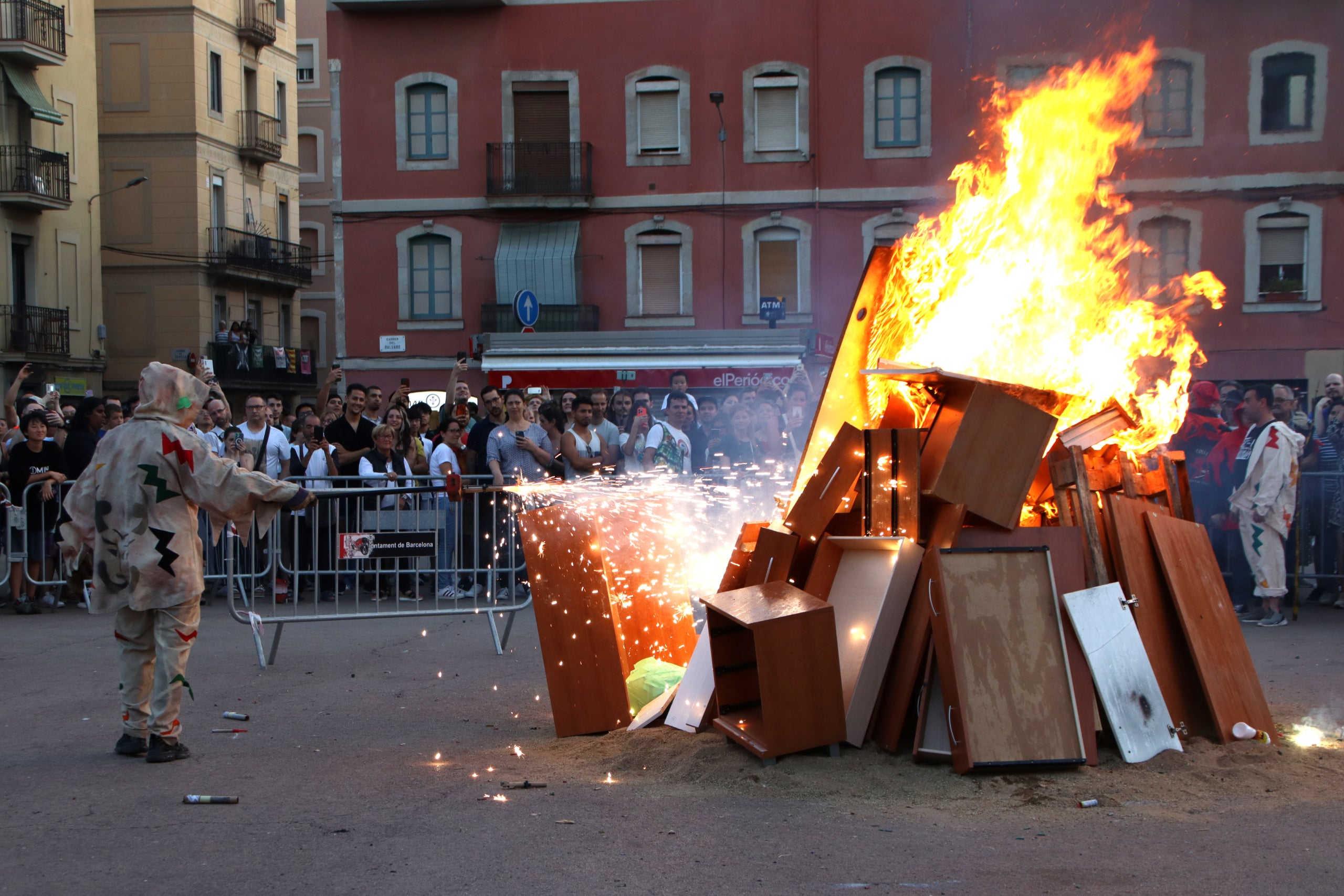 La revetlla de Sant Joan en una de les platges de Barcelona / Blanca Blay (ACN)