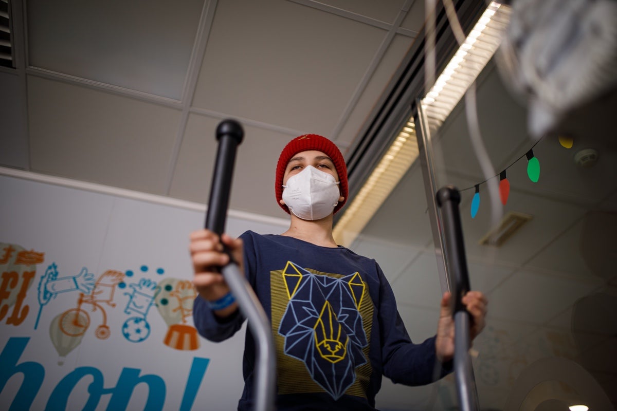 En Bruno fa les seves rutines d'exercicis a l'hospital DAVID MELERO