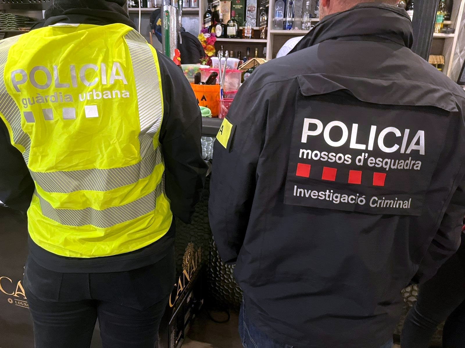 Mossos d'Esquadra i Guàrdia Urbana han inspeccionat dos bars conflictius al districte de Sant Martí
Data de publicació: dissabte 10 de juny del 2023, 16:10
Localització: Barcelona
Autor: Mossos d'Esquadra