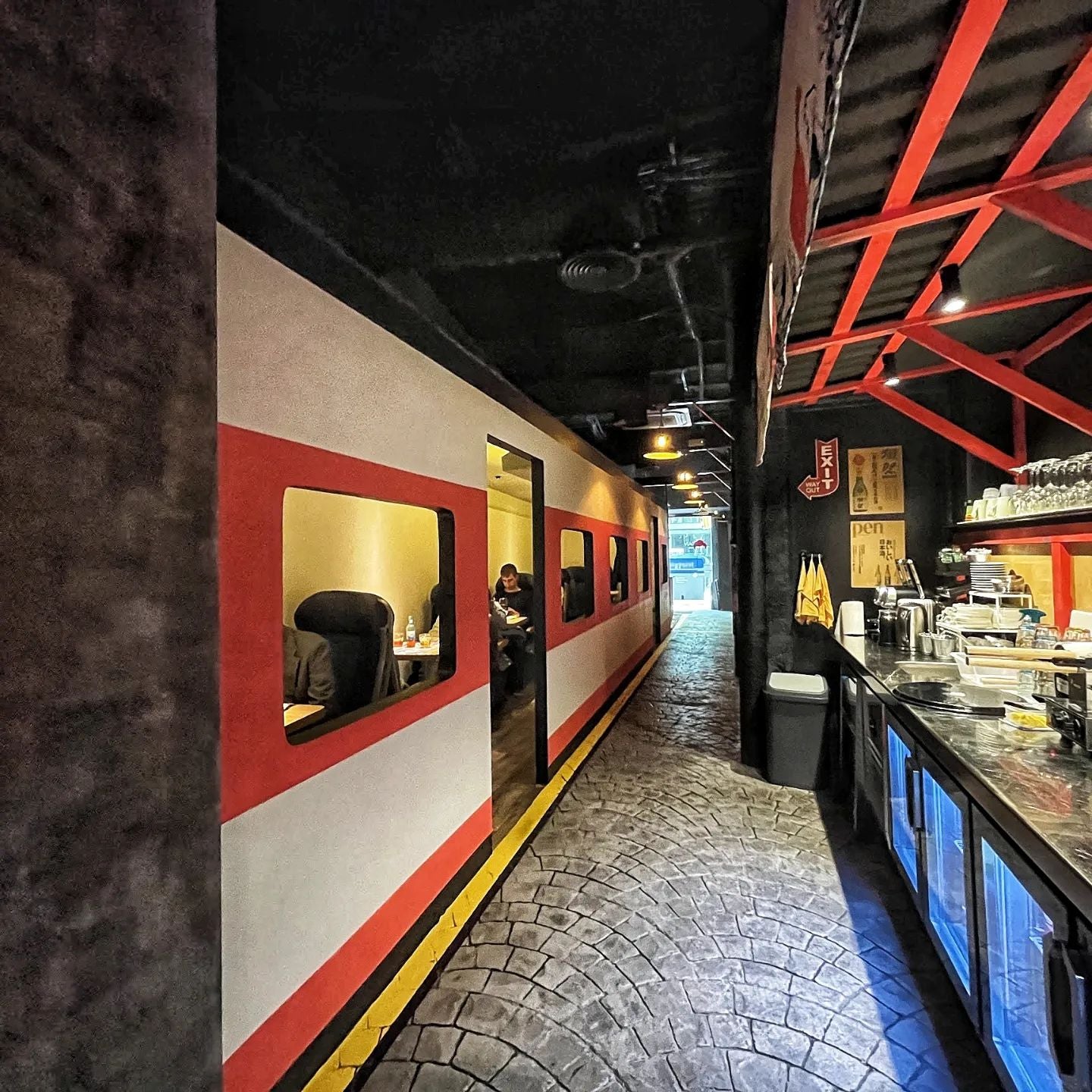 El restaurant es troba al número 205 del carrer de Provença / Oishii Ramen Street