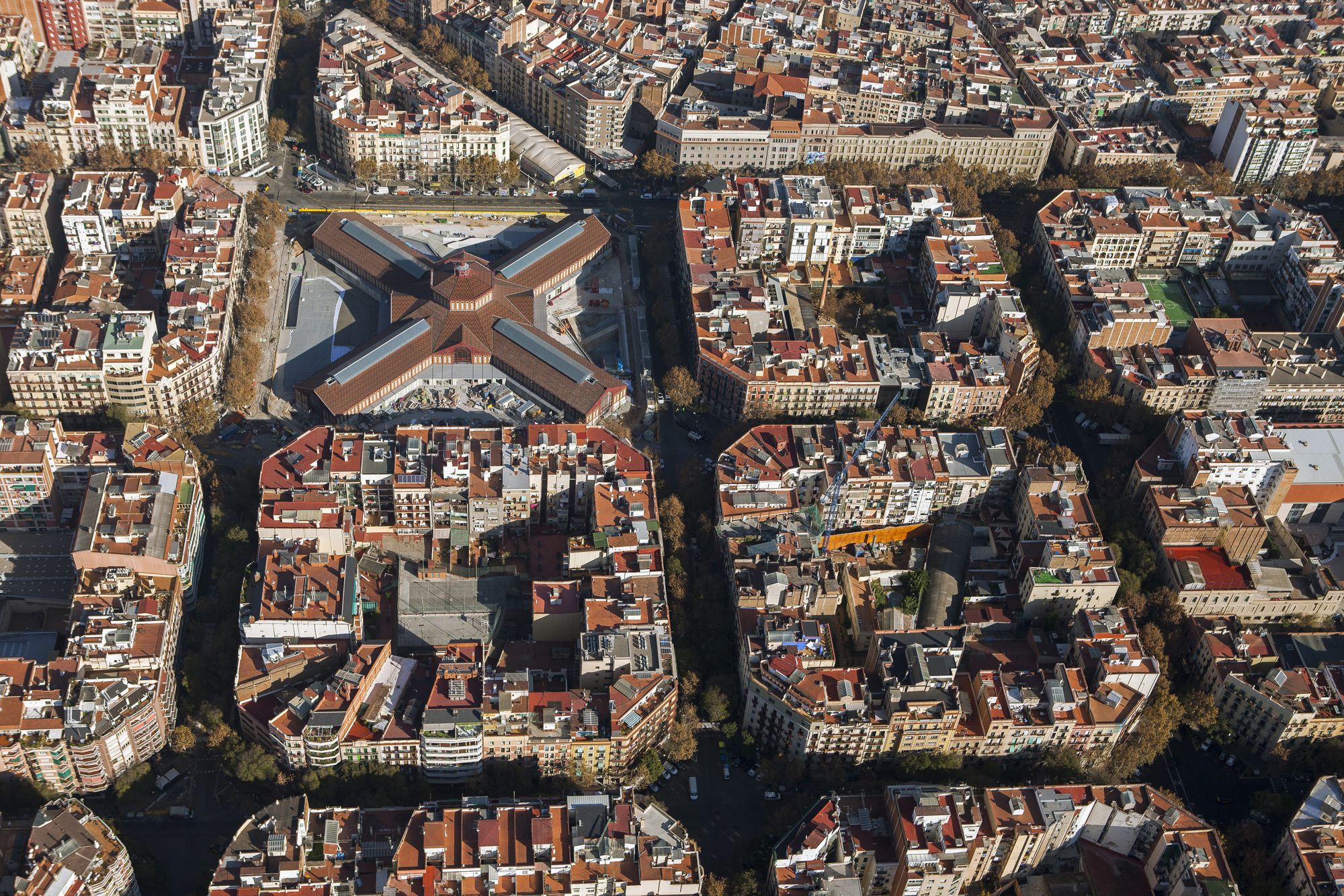 Vista aérea de pisos en el barrio de Sant Antoni, en el Eixample | Lamberto Ramon - Ajuntament 