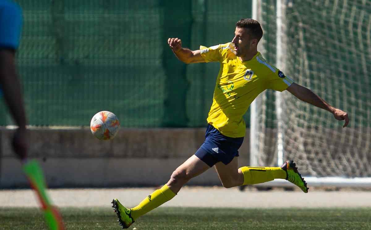 Javi Eslava, en un partit amb la UE Castelldefels | UE Castelldefels - Piero Action Sports