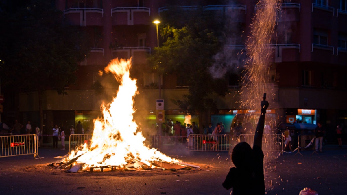 Solo se permiten hacer determinado tipo de hogueras por Sant Joan | Bomberos BCN