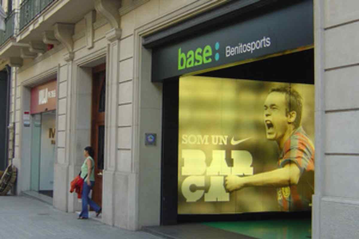 La tenda Base Benitosports de la Rambla | CMD Sport