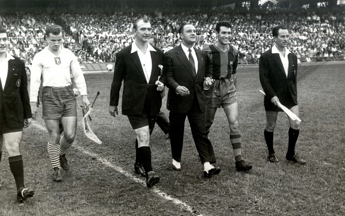 Primer equip del Barça en el partit d'inauguració del Camp Nou l'any 1957 / FC Barcelona