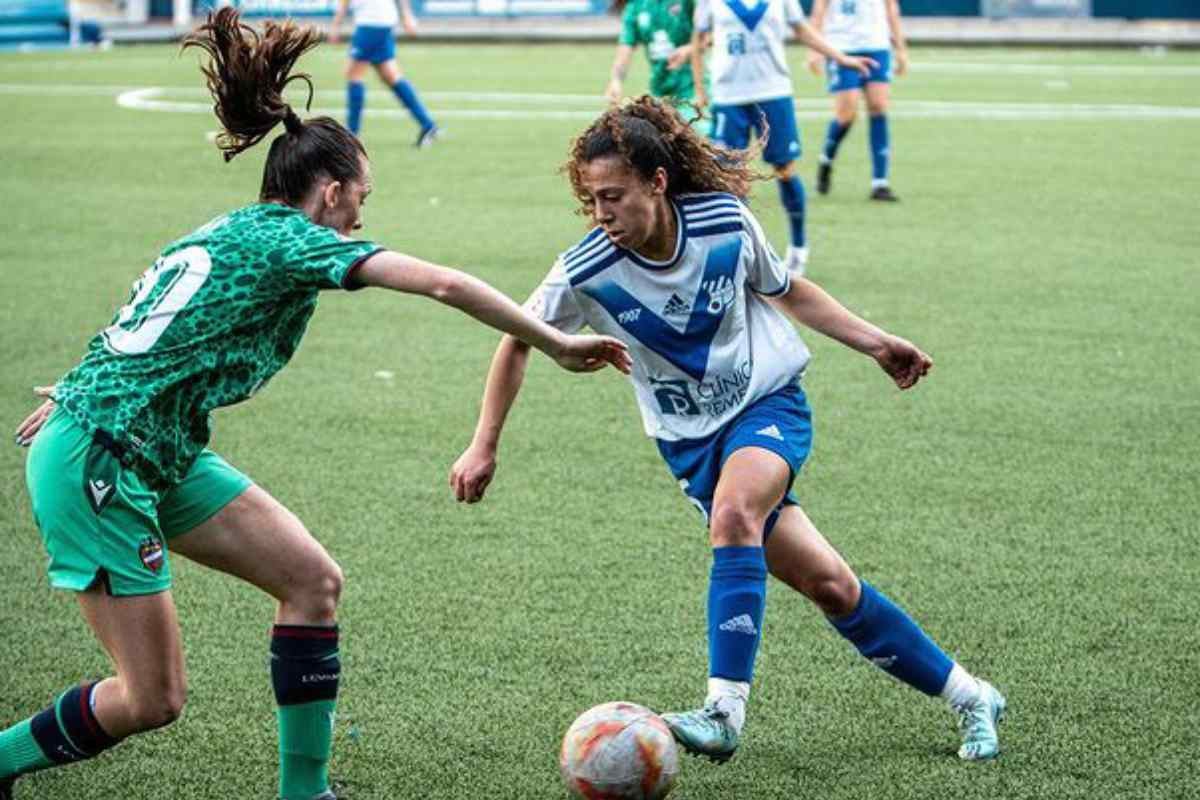 Fatima Gharbi, jugadora del CE Europa / Instagram (@fatima_gharbi15)
