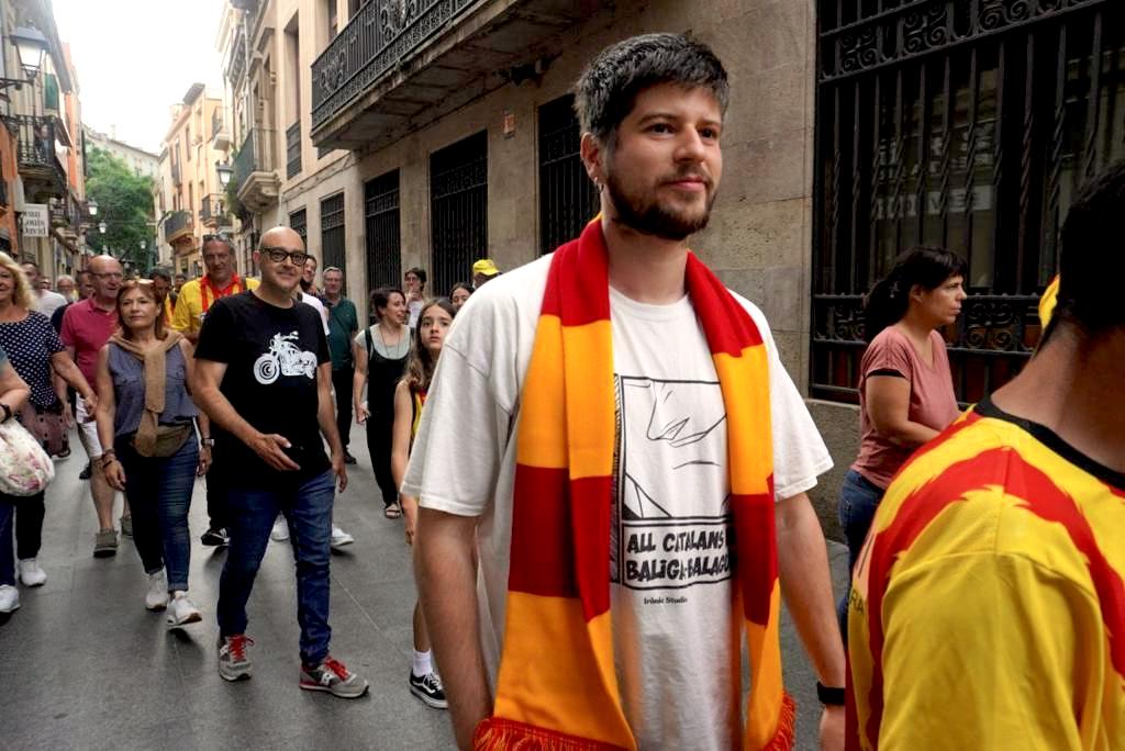 Aficionats del Sant Andreu caminen pel nucli antic del barri | Ajuntament