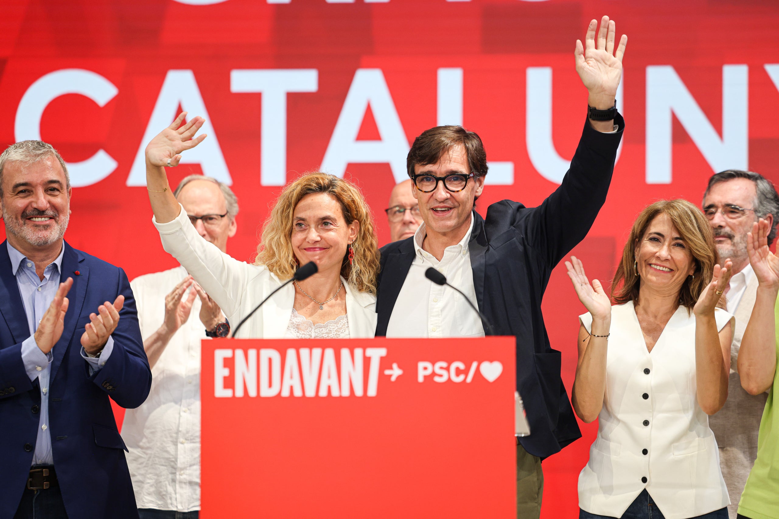 La candidata Meritxell Batet, amb el líder del PSC, Salvador Illa, i l'alcalde de Barcelona, Jaume Collboni | ACN