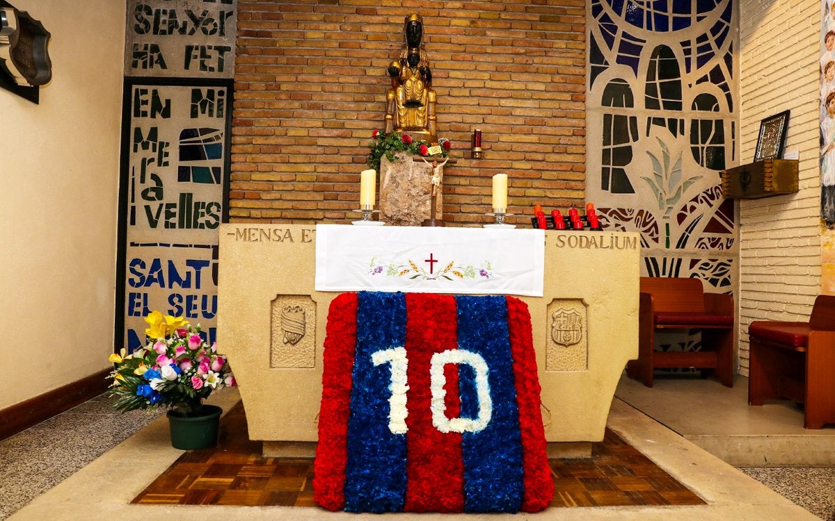 La capella del Camp Nou decorada en record a Diego Armando Maradona / FC Barcelona