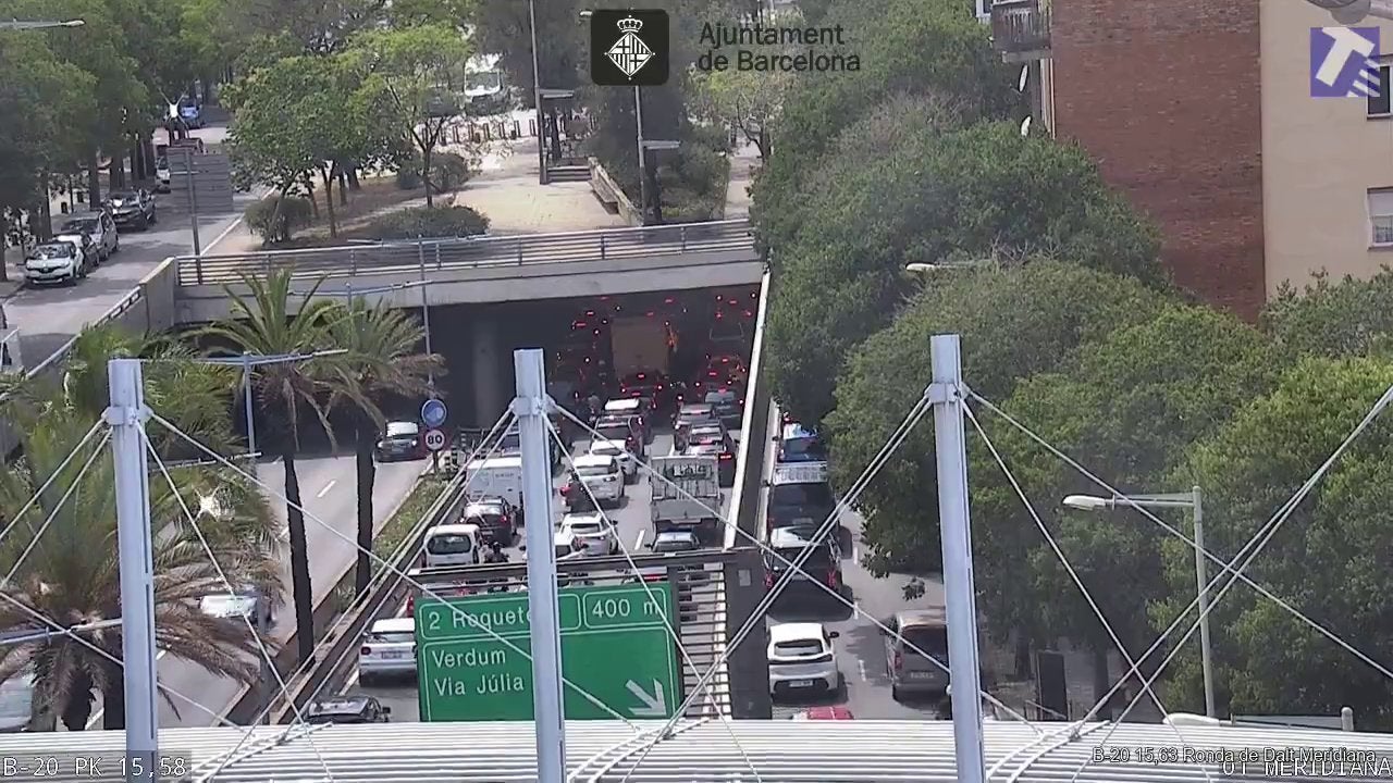 Imatge de les retencions a la ronda litoral | Trànsit