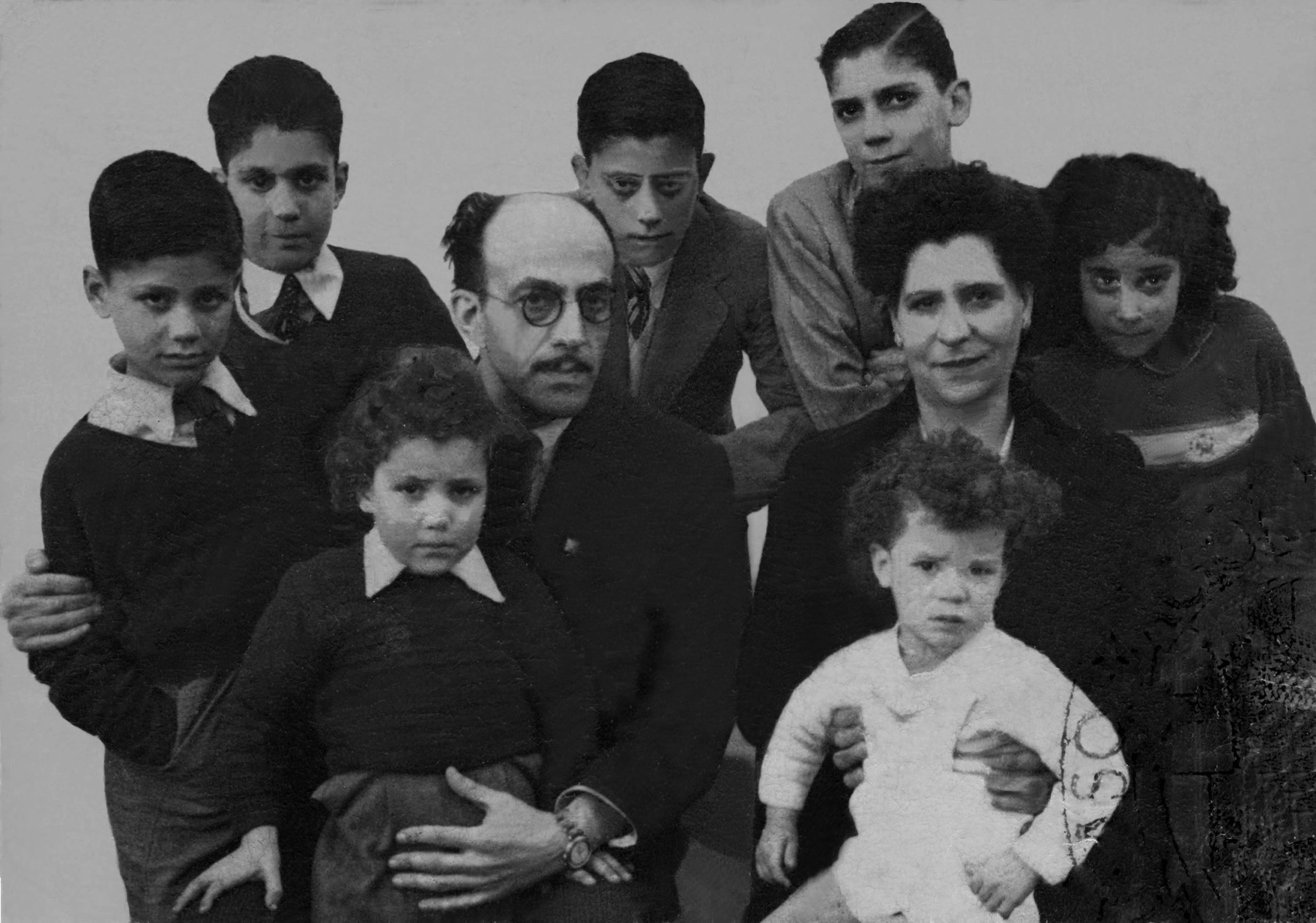 Lope F. Martínez de Ribera amb tota la família al complet en retrat dels anys 40 / Cedida