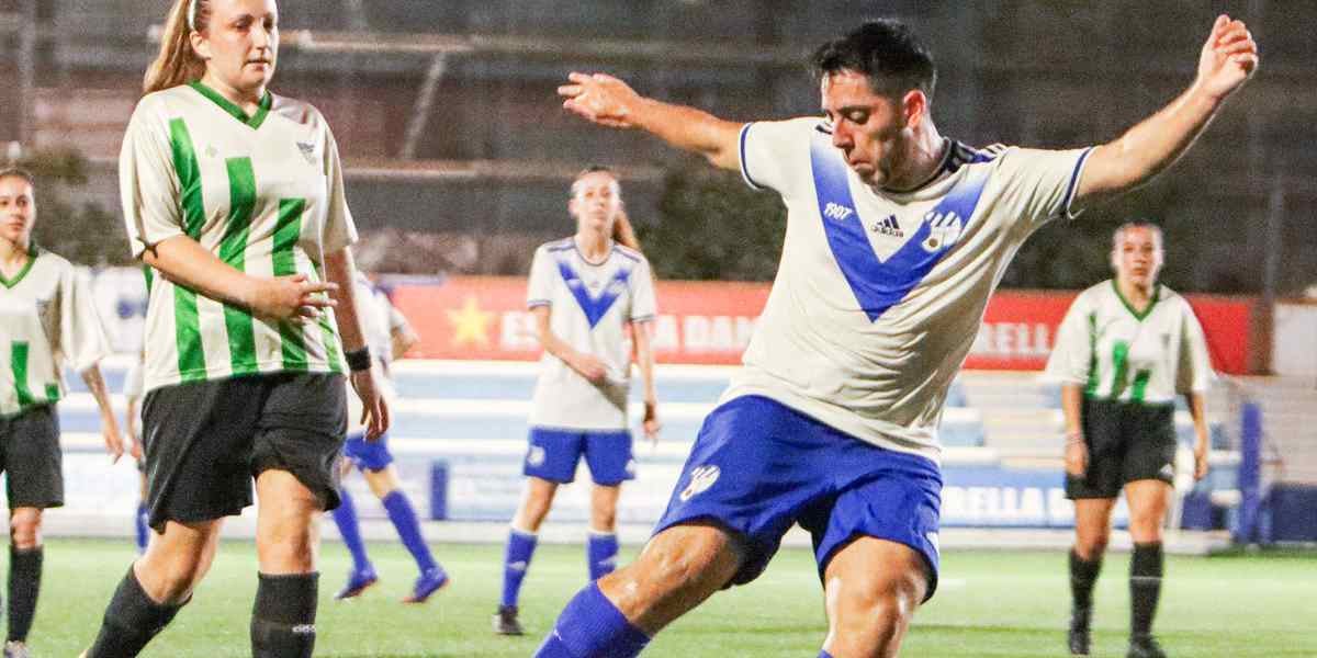 Alex Alcaide, jugador del filial femení del CE Europa | CE Europa