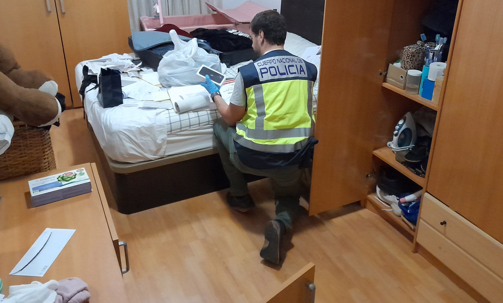 Els agents han inspeccionat pisos de l'Hospitalet de Llobregat i de Barcelona | PNE