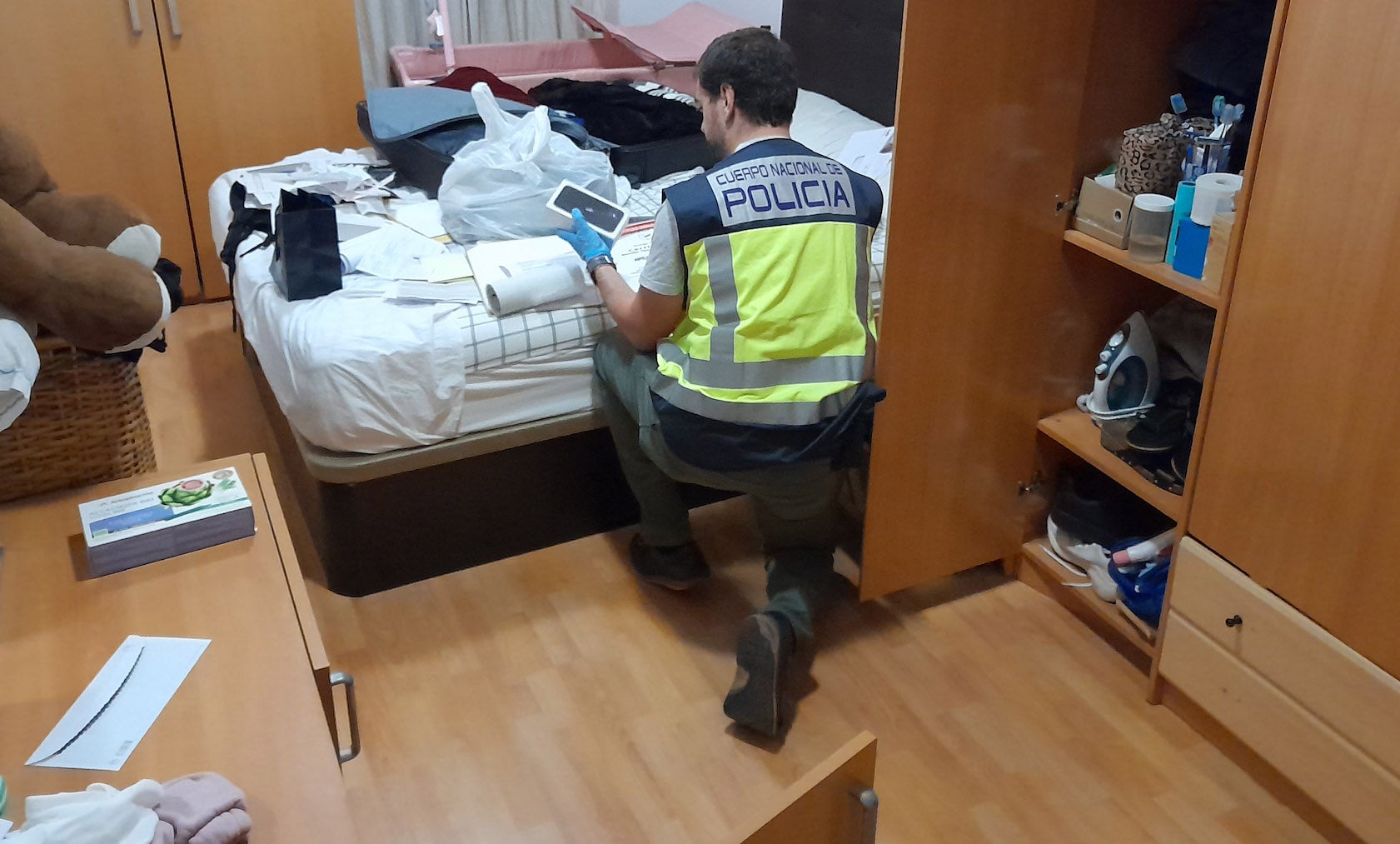 Els agents han inspeccionat pisos de l'Hospitalet de Llobregat i de Barcelona | PNE