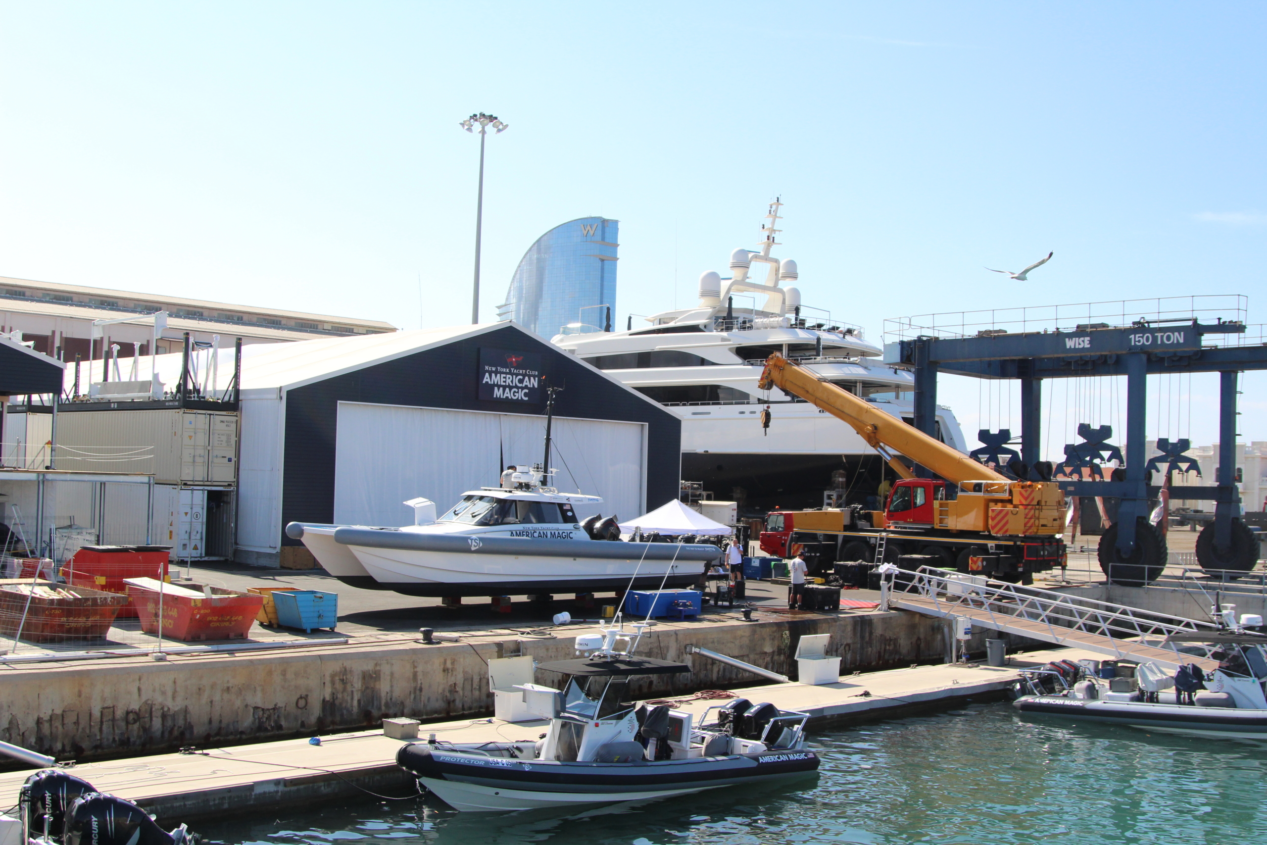 La base al Port Vell de l'equip NYCC American Magic per a la Copa Amèrica / A.R.