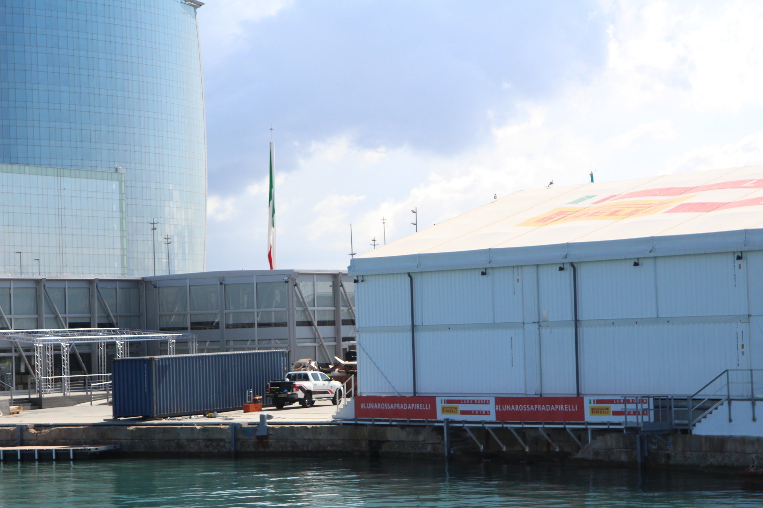 La base al Port Vell de l'equip Luna Rossa Prada Pirelli Team per a la Copa Amèrica / A.R.