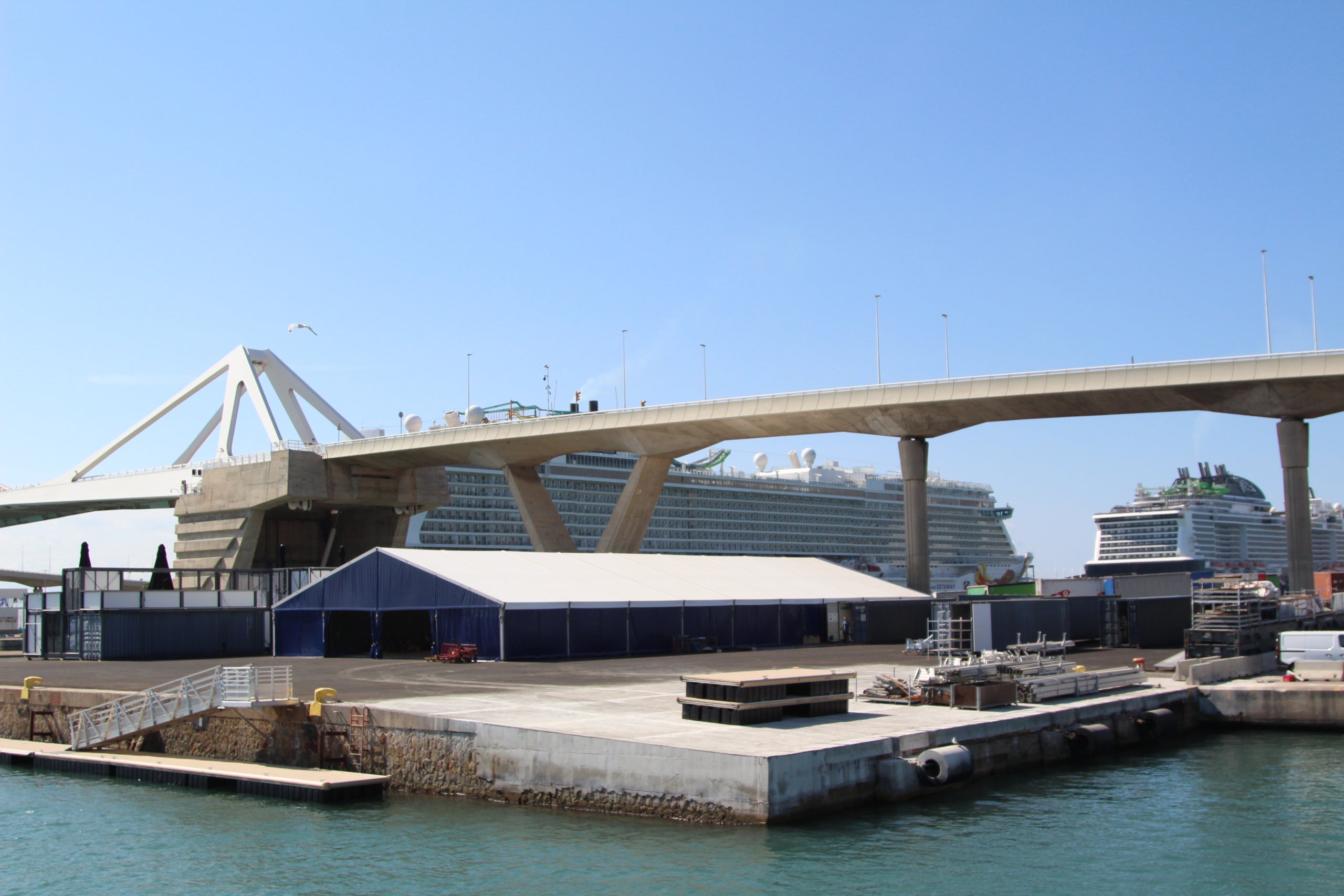 La base al Port Vell de l'equip Orient Express Racing Team per a la Copa Amèrica / A.R.La base al Port Vell de l'equip Orient Express Racing Team per a la Copa Amèrica / A.R.