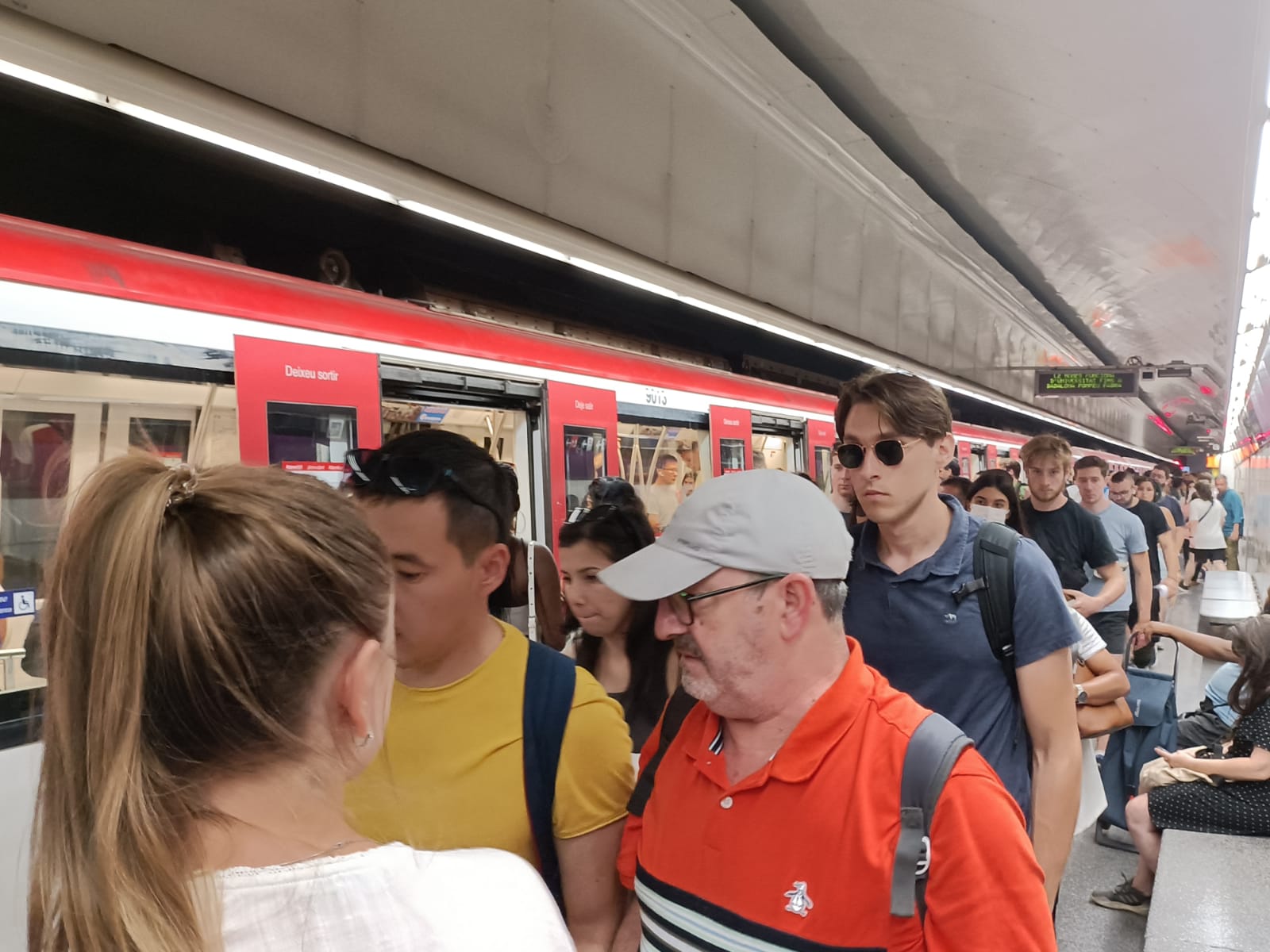 Aglomeracions a les andanes de l'L2 | G.A.