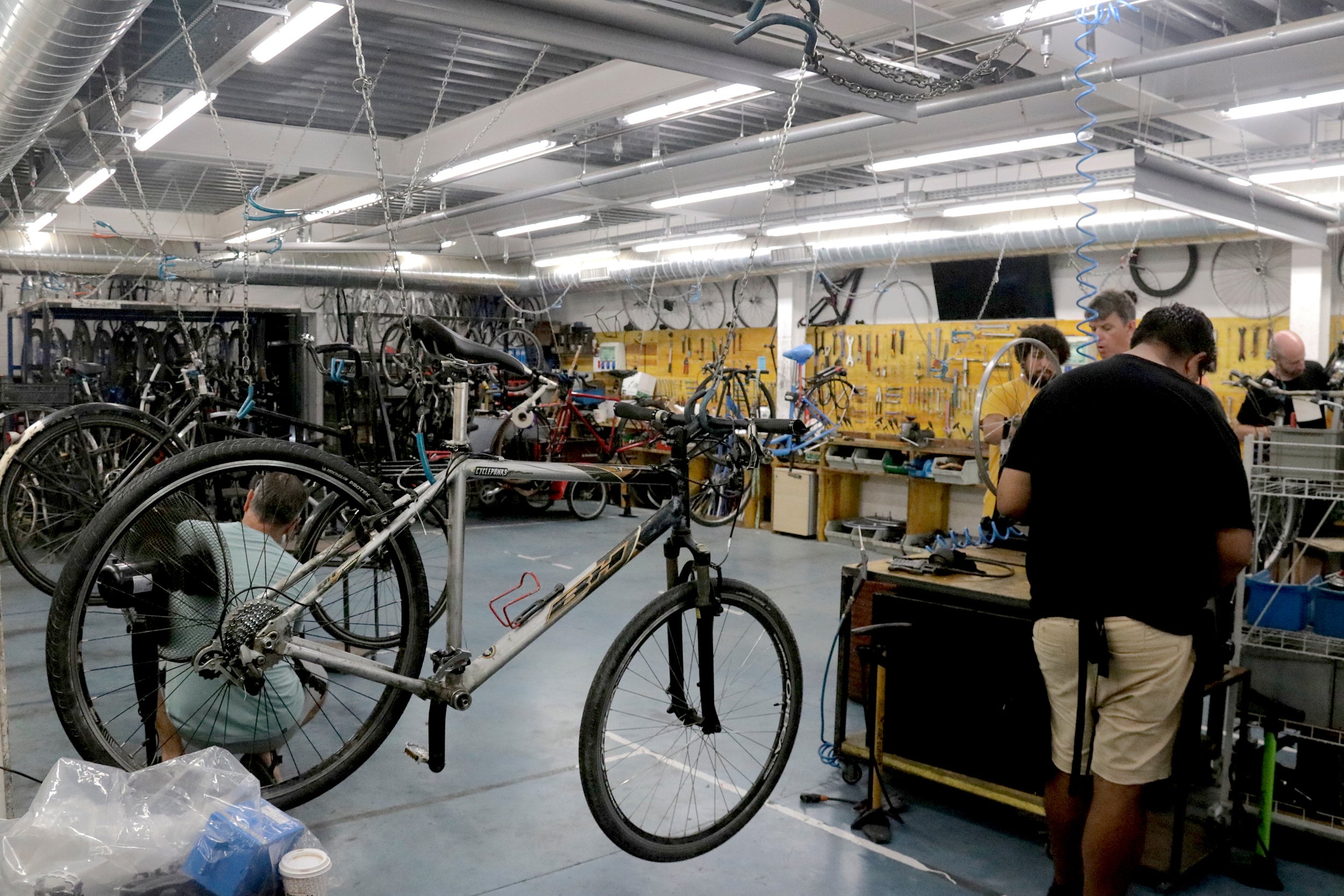 El taller de Biciclot, al Poblenou | A.H. (ACN)