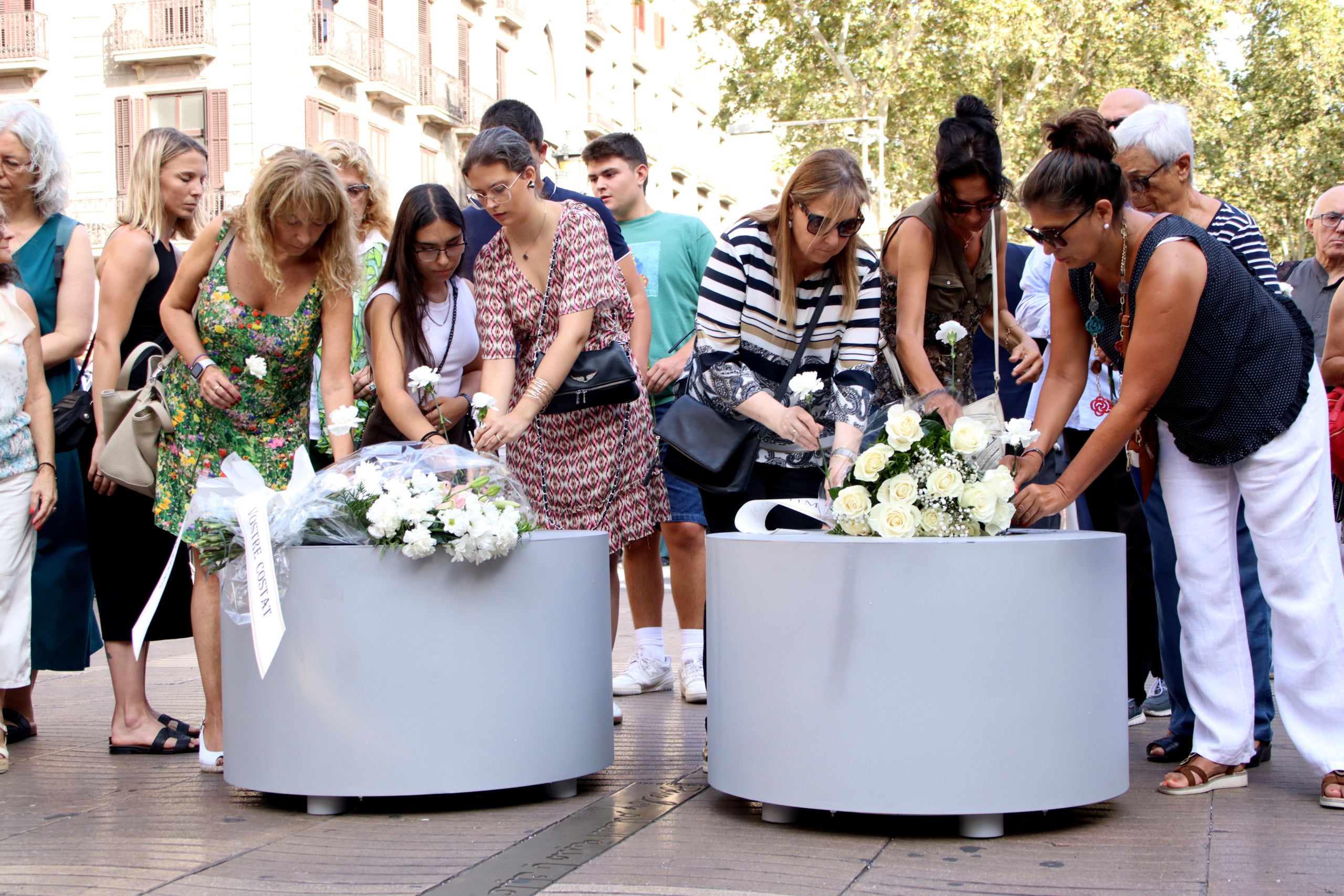 Un dels moments de l'homenatge amb motiu del sisè aniversari de l'atemptat de la Rambla / Blanca Blay (ACN)