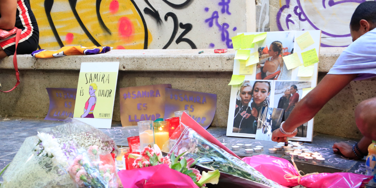 Emotiu acomiadament a la Samira, la noia de 20 anys morta al Raval | Laura Fíguls (ACN)