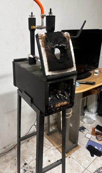 Els detinguts tenien estris per fondre la mercaderia si era necessari | Mossos