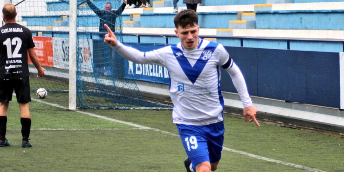 El jugador de l'Europa, Gerard Nolla, celebrant un gol amb el conjunt escapulat | Club Esportiu Europa