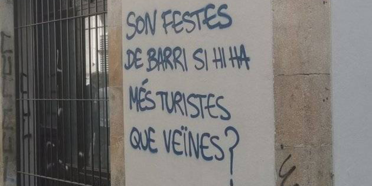 Una de les pintades que van aparèixer ahir a Gràcia | Elvellblues (twitter)