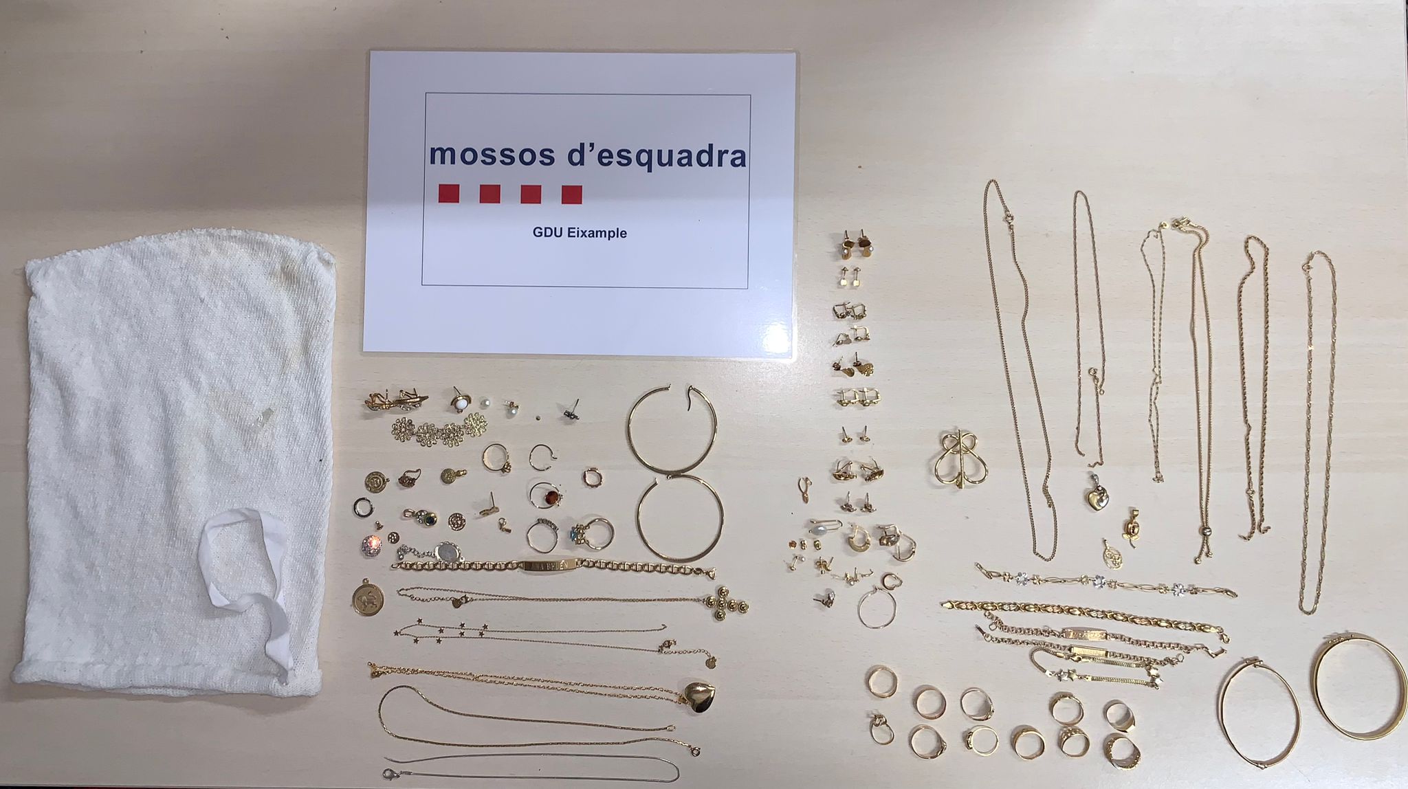 Les 61 joies d'or robades i recuperades pels Mossos d'Esquadra / Mossos d'Esquadra
