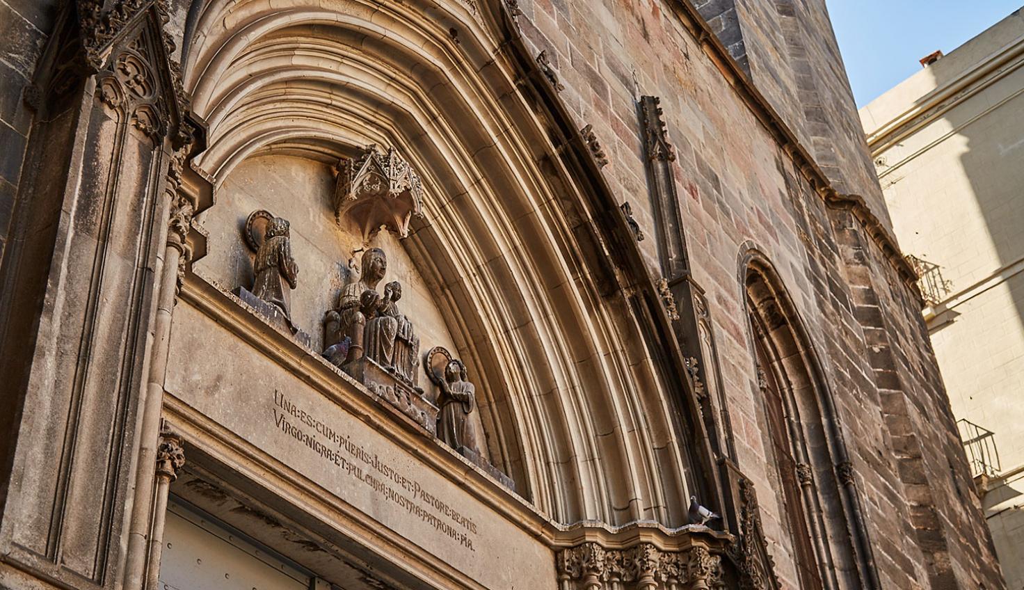 La fachada de Basílica de los Sants Mártires Just y Pastor | TMB