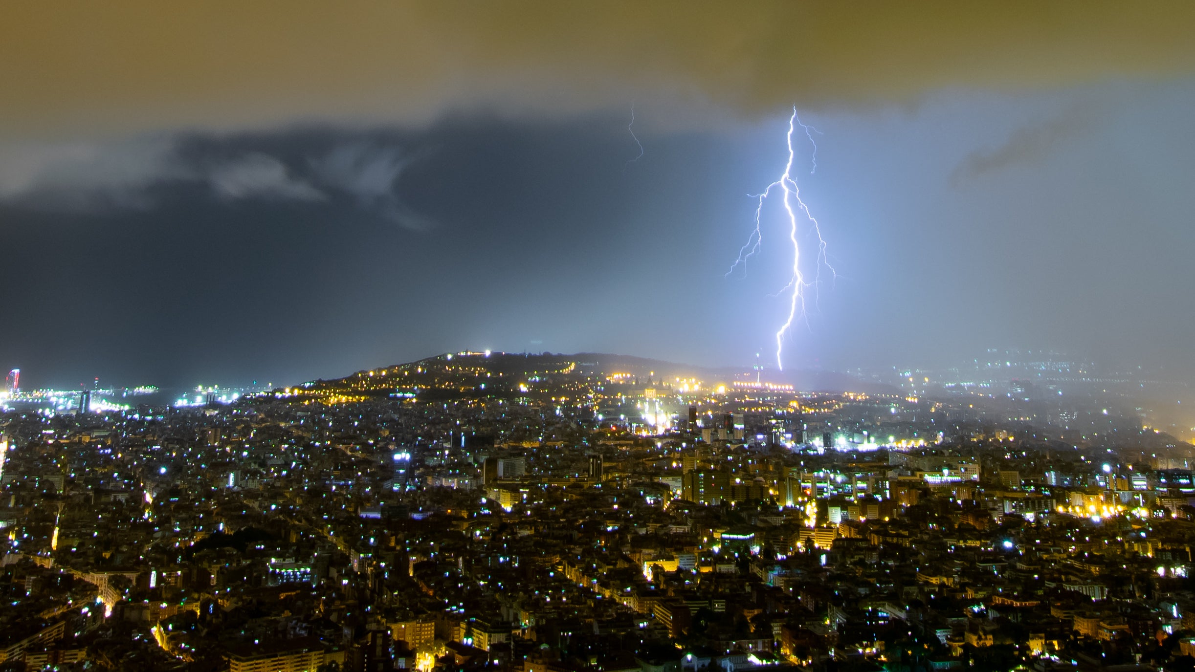 La tempesta ha tingut lloc entre les 00.30 hores i les 2 hores / Alfons Puertas