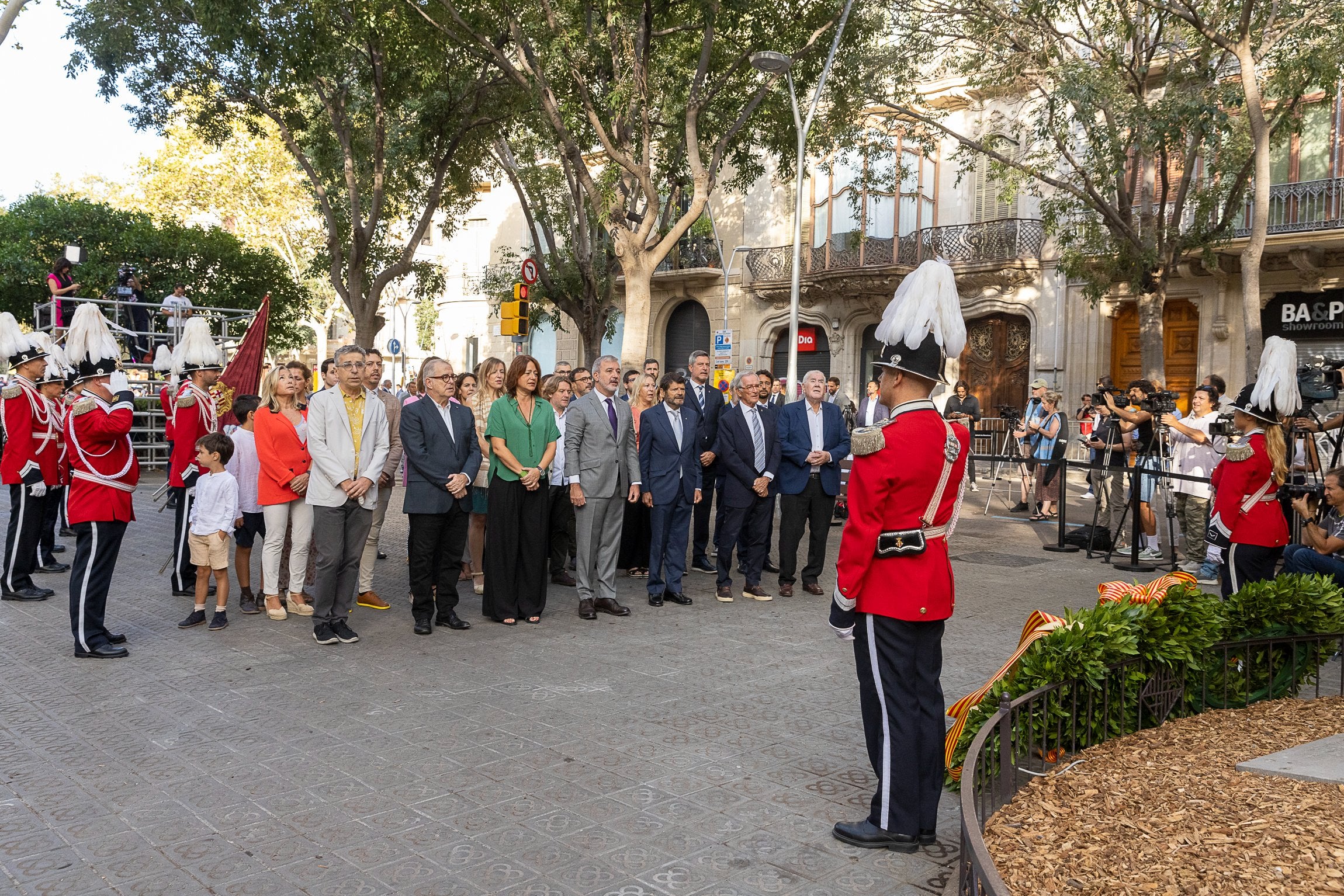 La delegació de l'Ajuntament de Barcelona a l'ofrena florarl a Rafael Casanova | Ajuntament