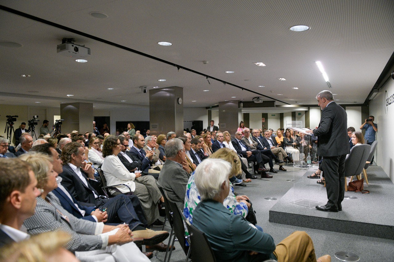 La sala, plena pr escoltar Collboni | Cercle d'Economia