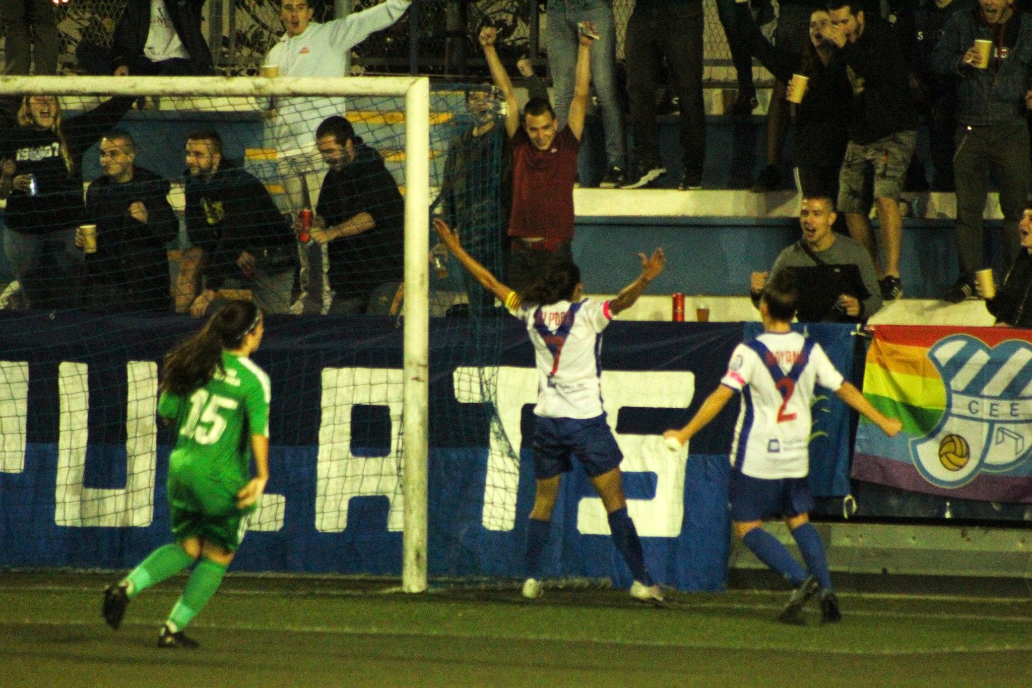 Pili Porta cel·lebrant el seu gol davant dels Eskapulats | Xavi de la Ossa (Club Esportiu Europa)