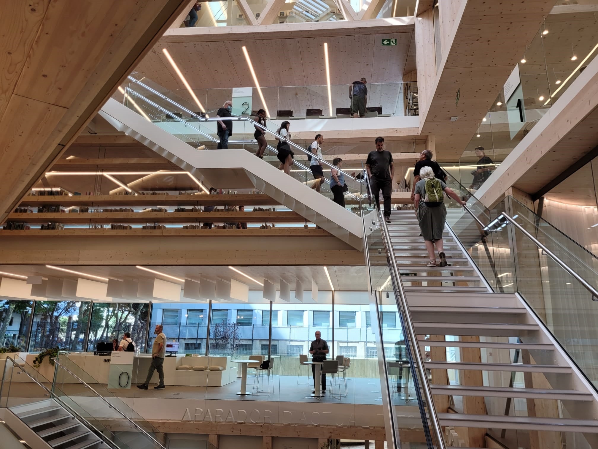 La biblioteca ha rebut cinc premis i ha rebut peticions de tota mena, que ha rebutjat